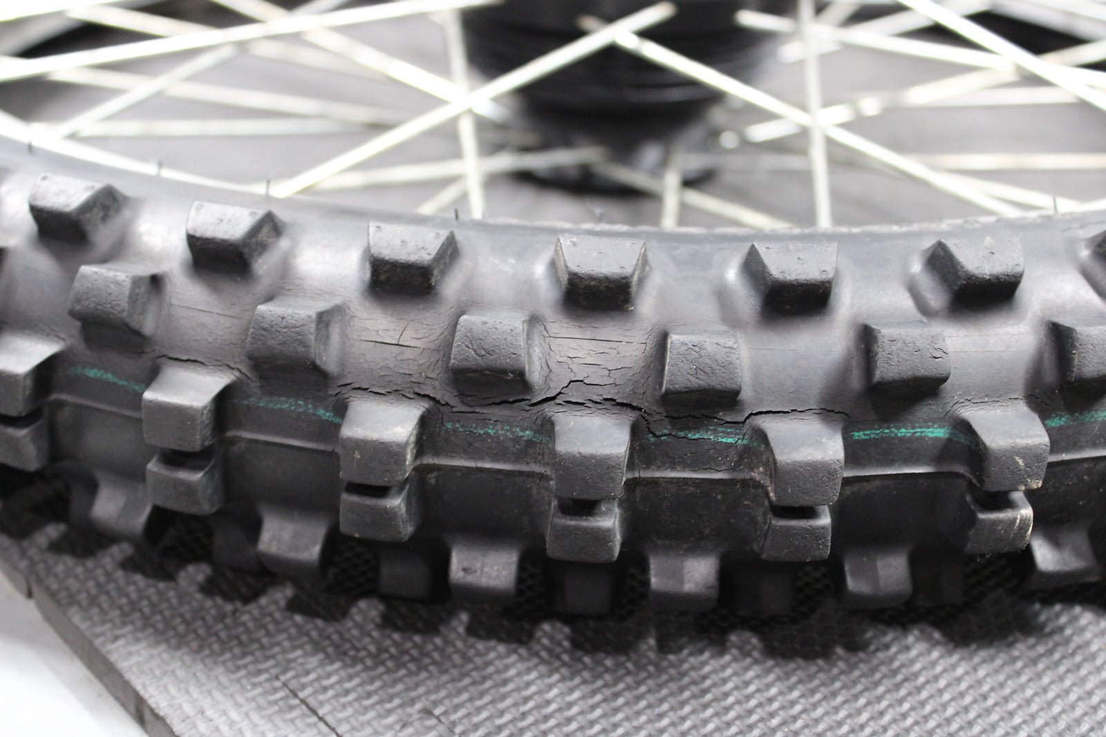 1997 Honda XR200R OEM Front Wheel Rim Assembly Mint 44635 - KT0 - A00 44701 - KA3 - 711 - hggarage