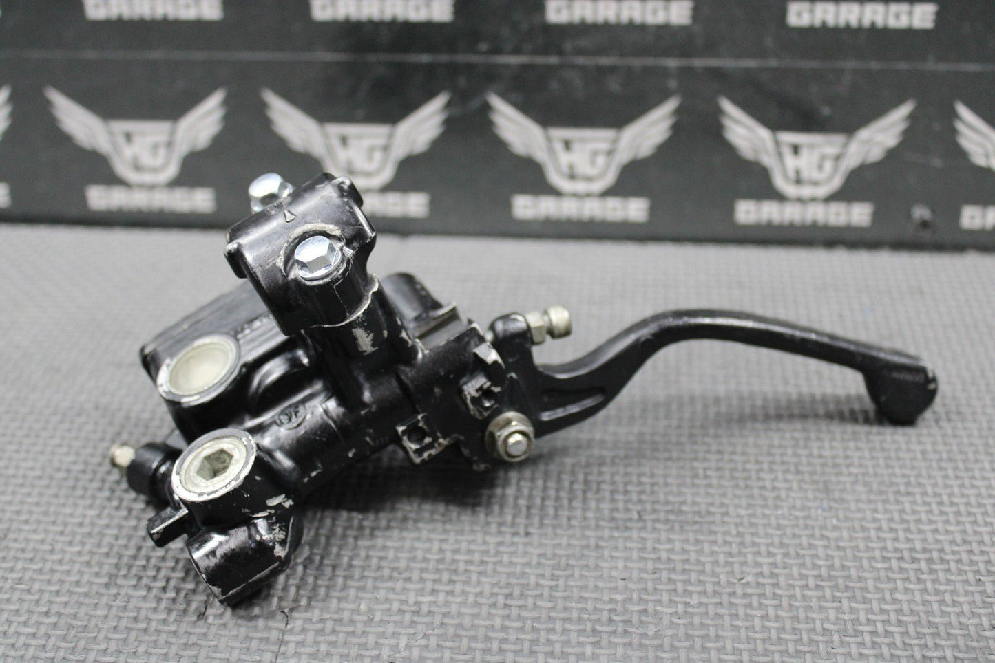1989 HONDA 86 - 90 XR250R 87 - 90 XR600R OEM FRONT BRAKE MASTER CYLINDER W/ LEVER - hggarage