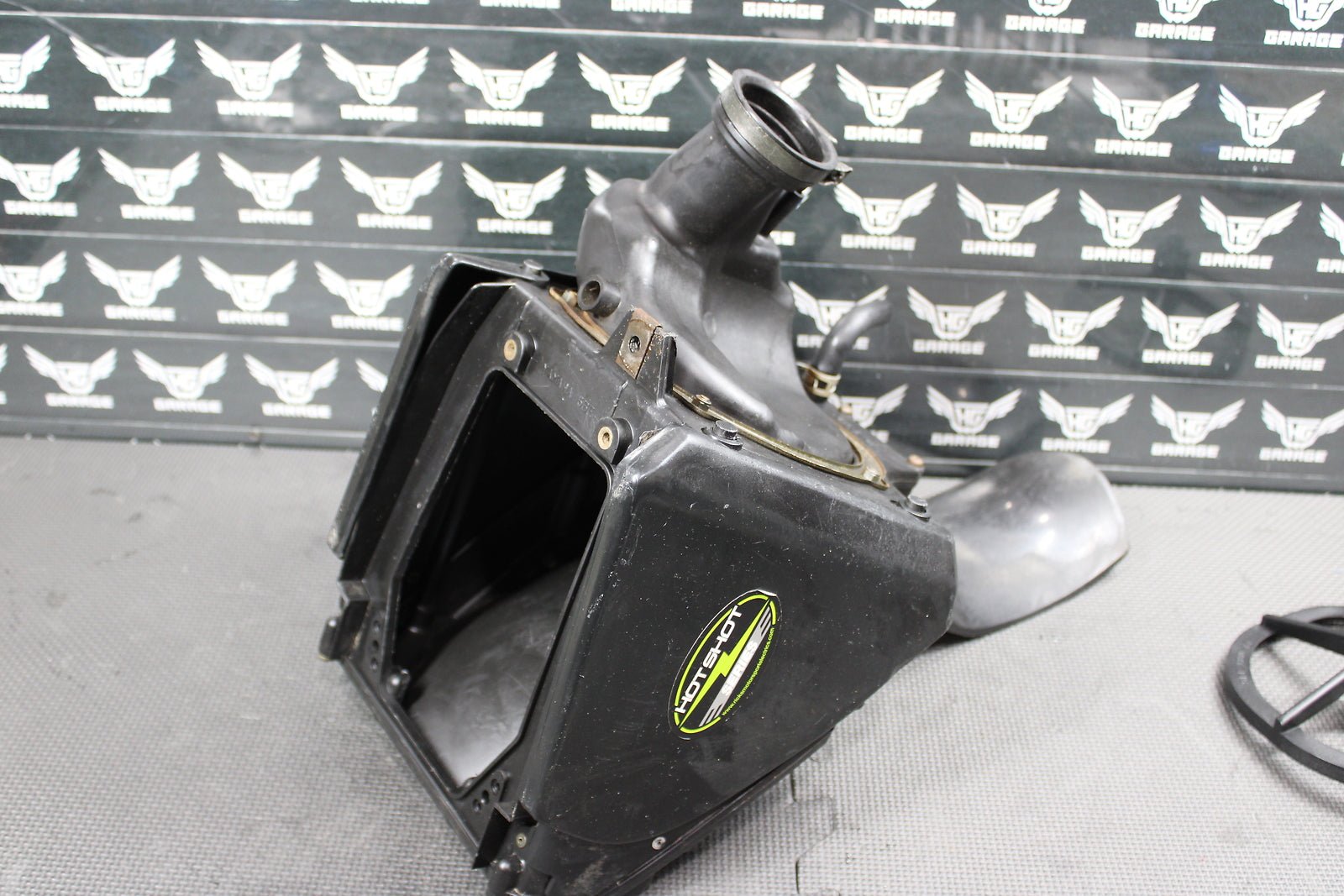 1998 YAMAHA YZ400F OEM AIRBOX AIR CLEANER FILTER INTAKE BOX 5BE - 14453 - 00 - 00 - hggarage