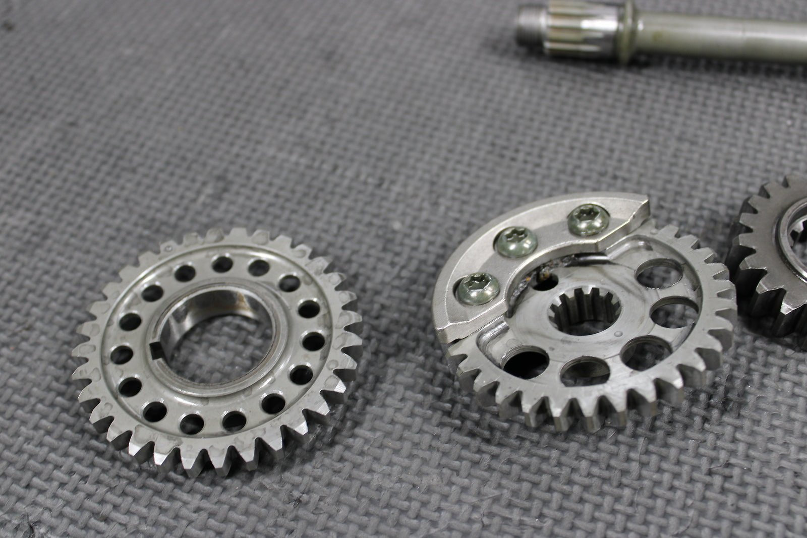 1998 YAMAHA YZ400F OEM ENGINE MOTOR CRANKSHAFT BALANCER ASSEMBLY - hggarage