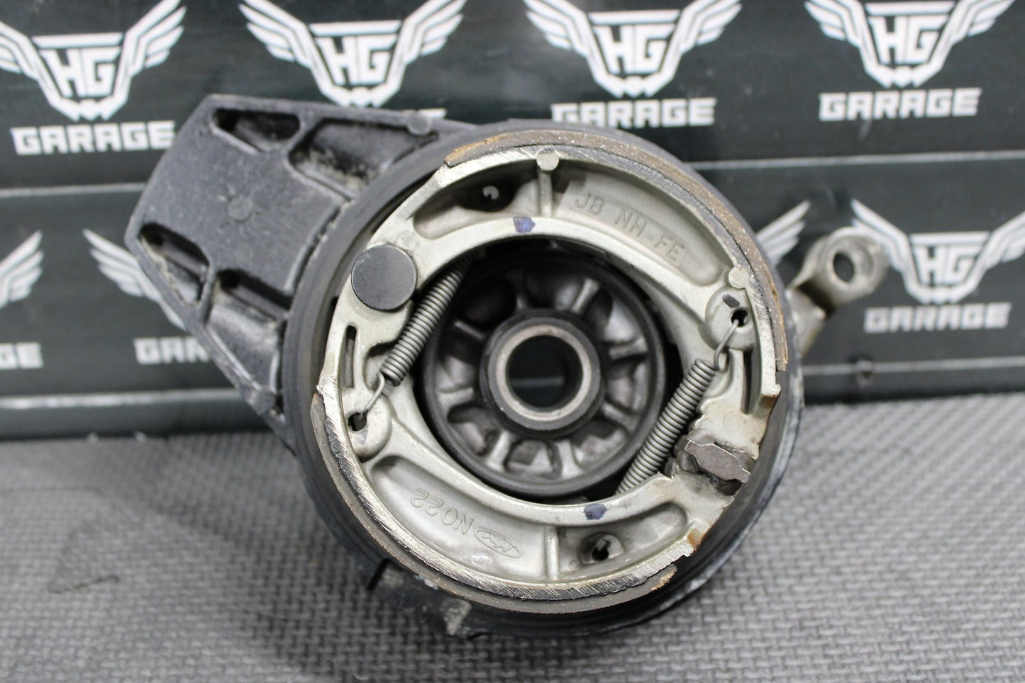 2001 Honda XR200R 90 - 02 OEM Rear Back Brake Drum Panel Assembly 43100 - KK0 - 000 - hggarage