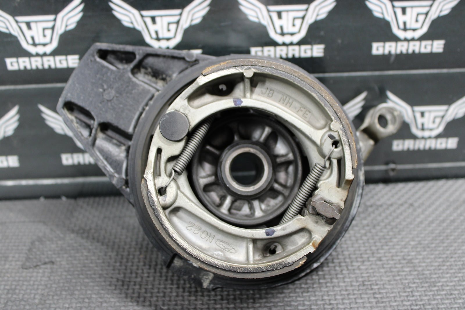2001 Honda XR200R 90 - 02 OEM Rear Back Brake Drum Panel Assembly 43100 - KK0 - 000 - hggarage