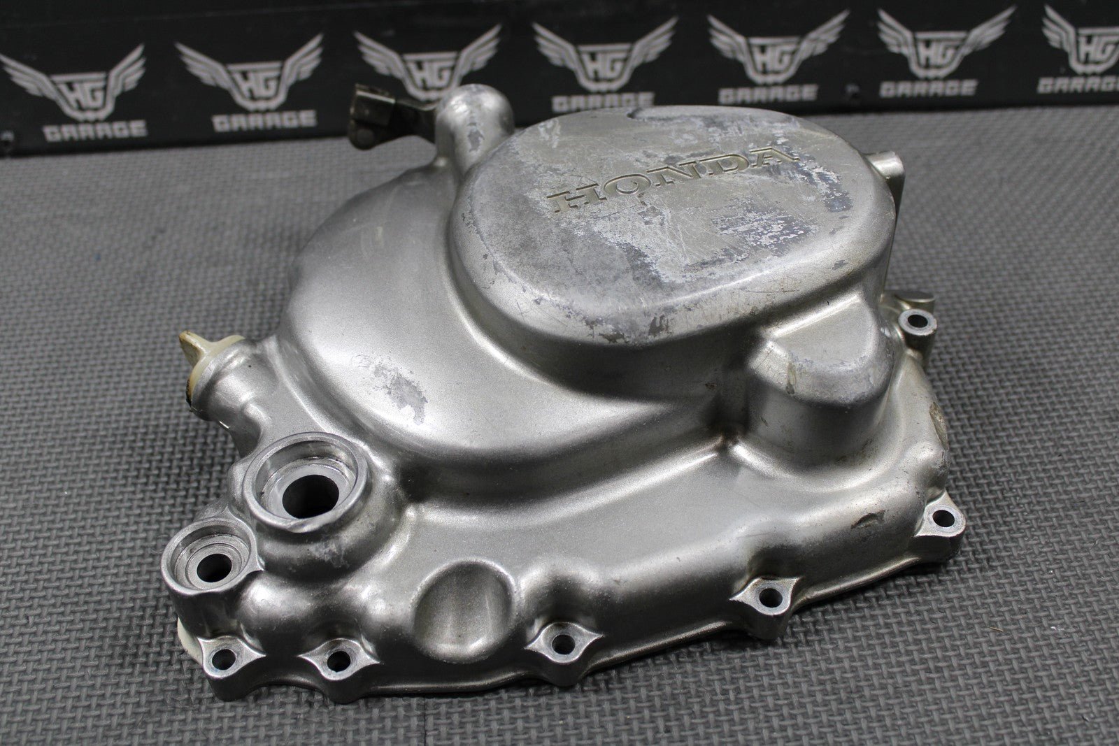1999 HONDA XR200R 90 - 02 OEM ENGINE RIGHT CRANKCASE CLUTCH COVER 11330 - KT0 - 830 - hggarage