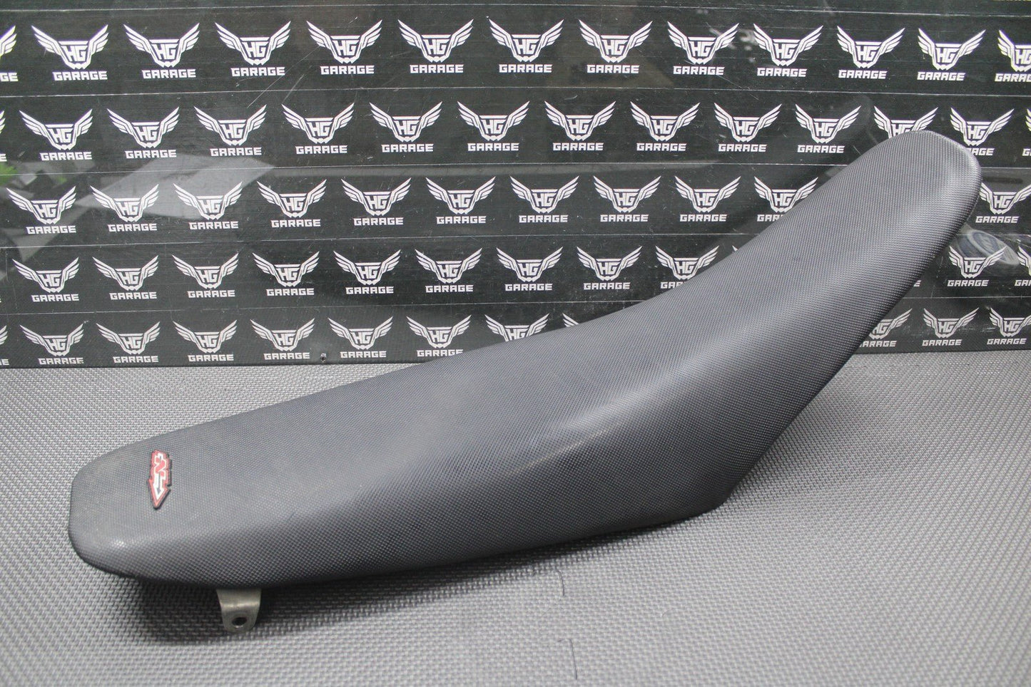 2000 2001 HONDA CR125R CR250R OEM SEAT SADDLE FOAM PAN BLACK GRIPPER COVER GOOD! - hggarage