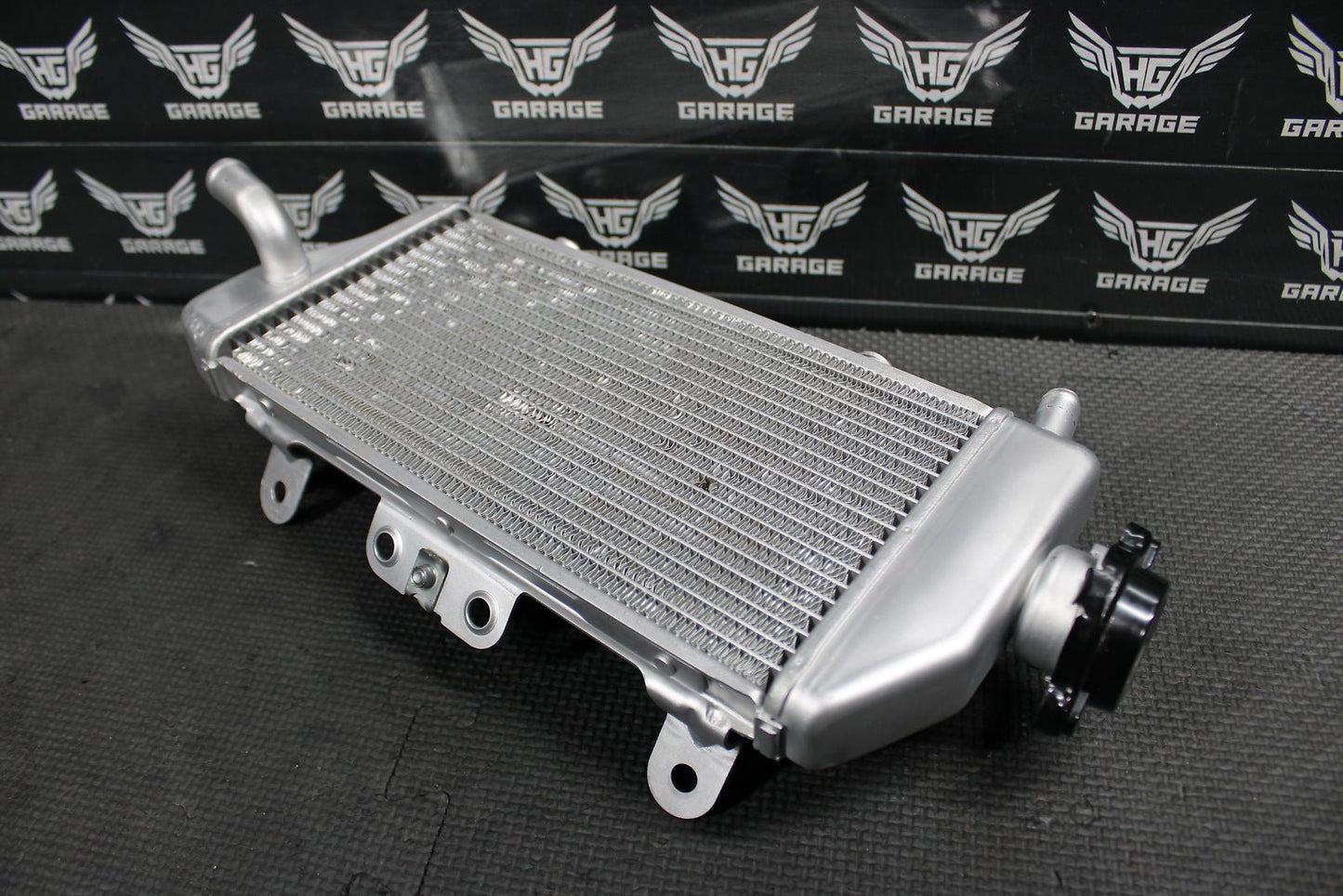 2006 Yamaha YZ450F OEM Right Fill Side Radiator Cooler Tusk Cap 2S2 - 12461 - 00 - 00 - hggarage