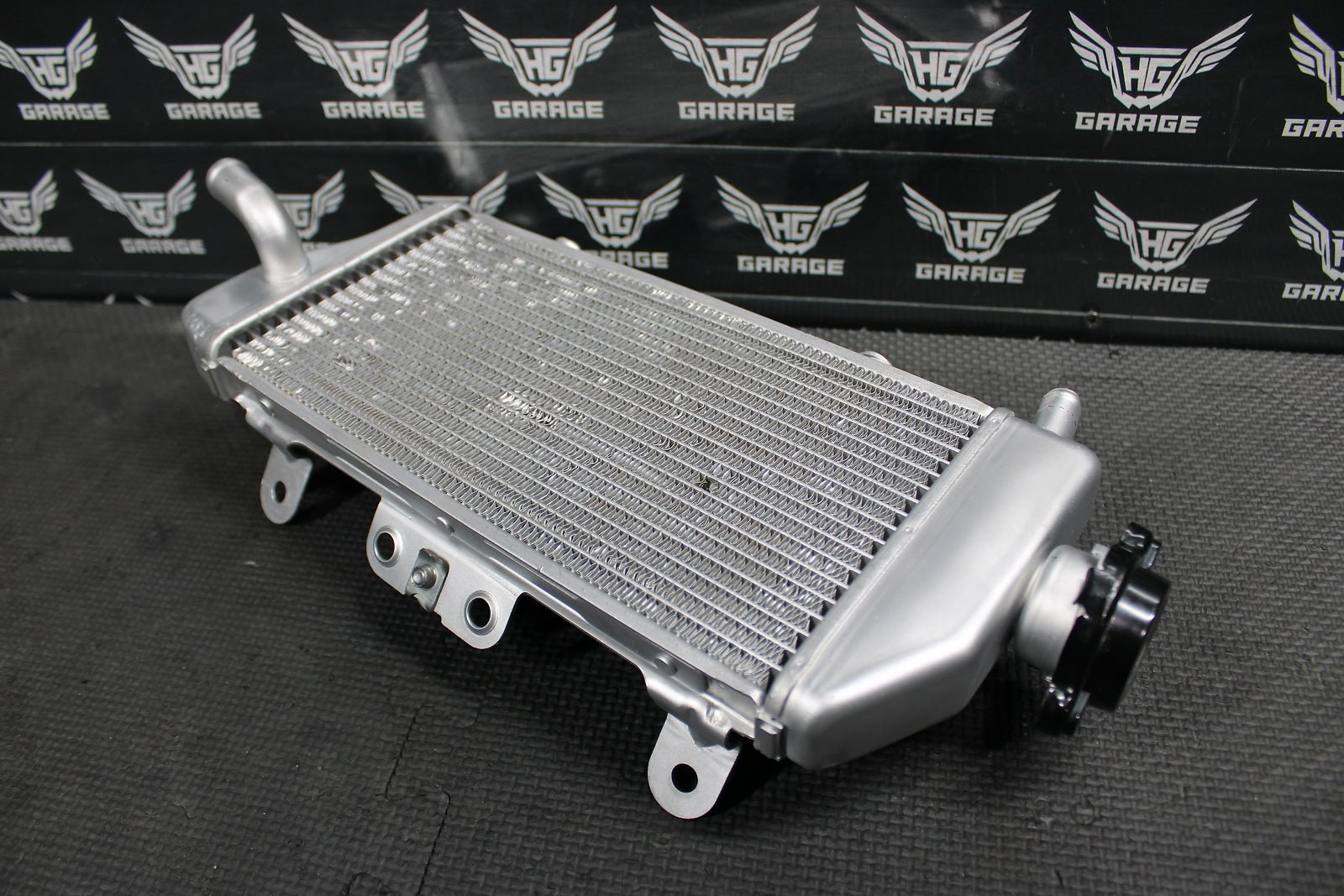 2006 Yamaha YZ450F OEM Right Fill Side Radiator Cooler Tusk Cap 2S2 - 12461 - 00 - 00 - hggarage