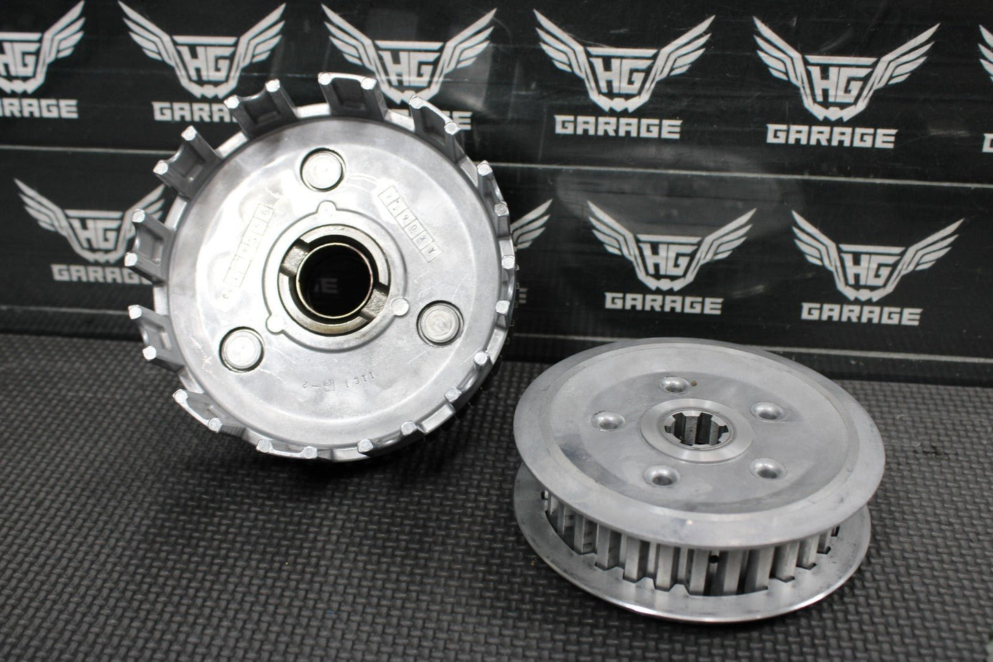 2005 SUZUKI DR200SE OEM COMPLETE CLUTCH W PLATES BASKET HUB 21200 - 42A50 NICE! - hggarage
