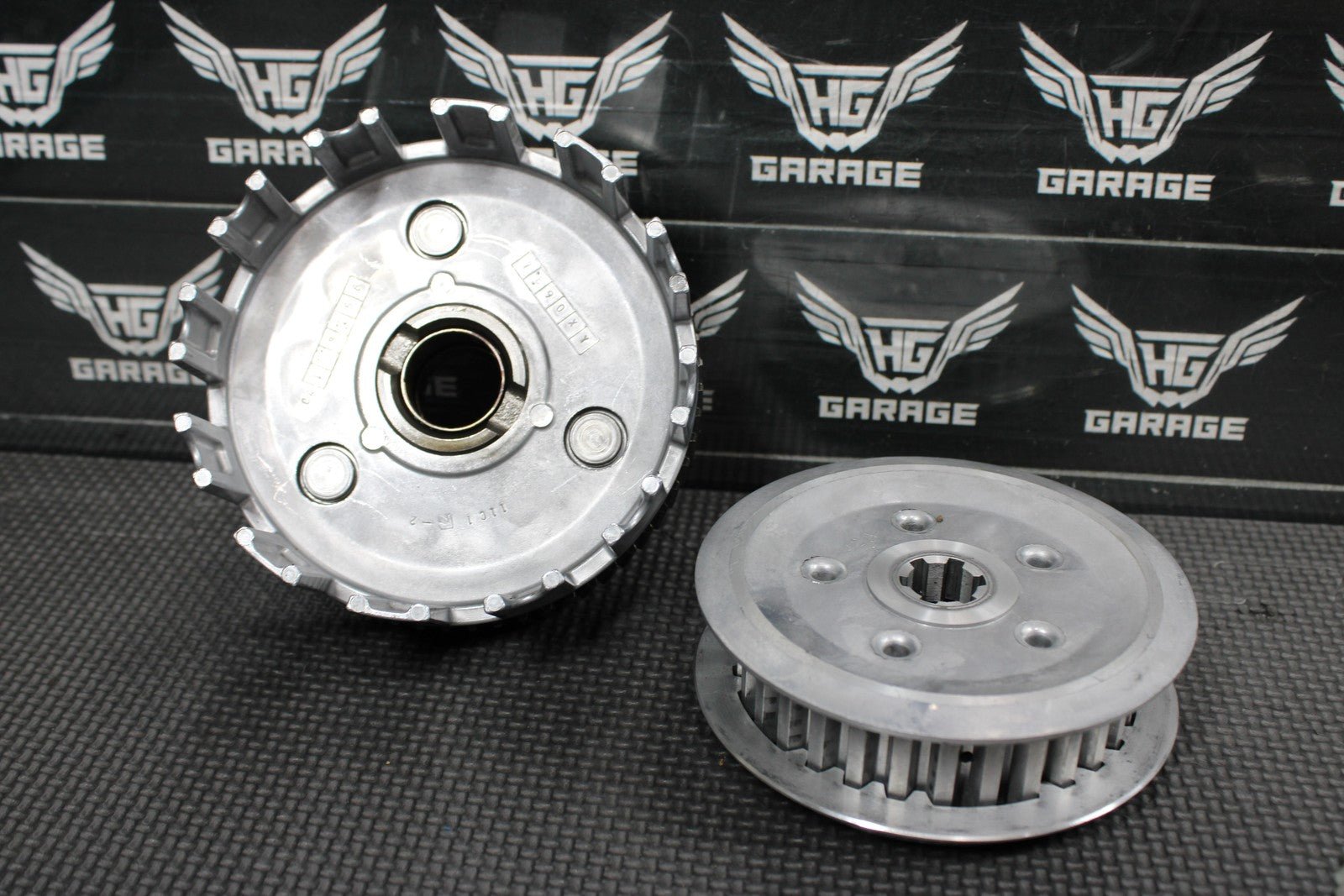 2005 SUZUKI DR200SE OEM COMPLETE CLUTCH W PLATES BASKET HUB 21200 - 42A50 NICE! - hggarage
