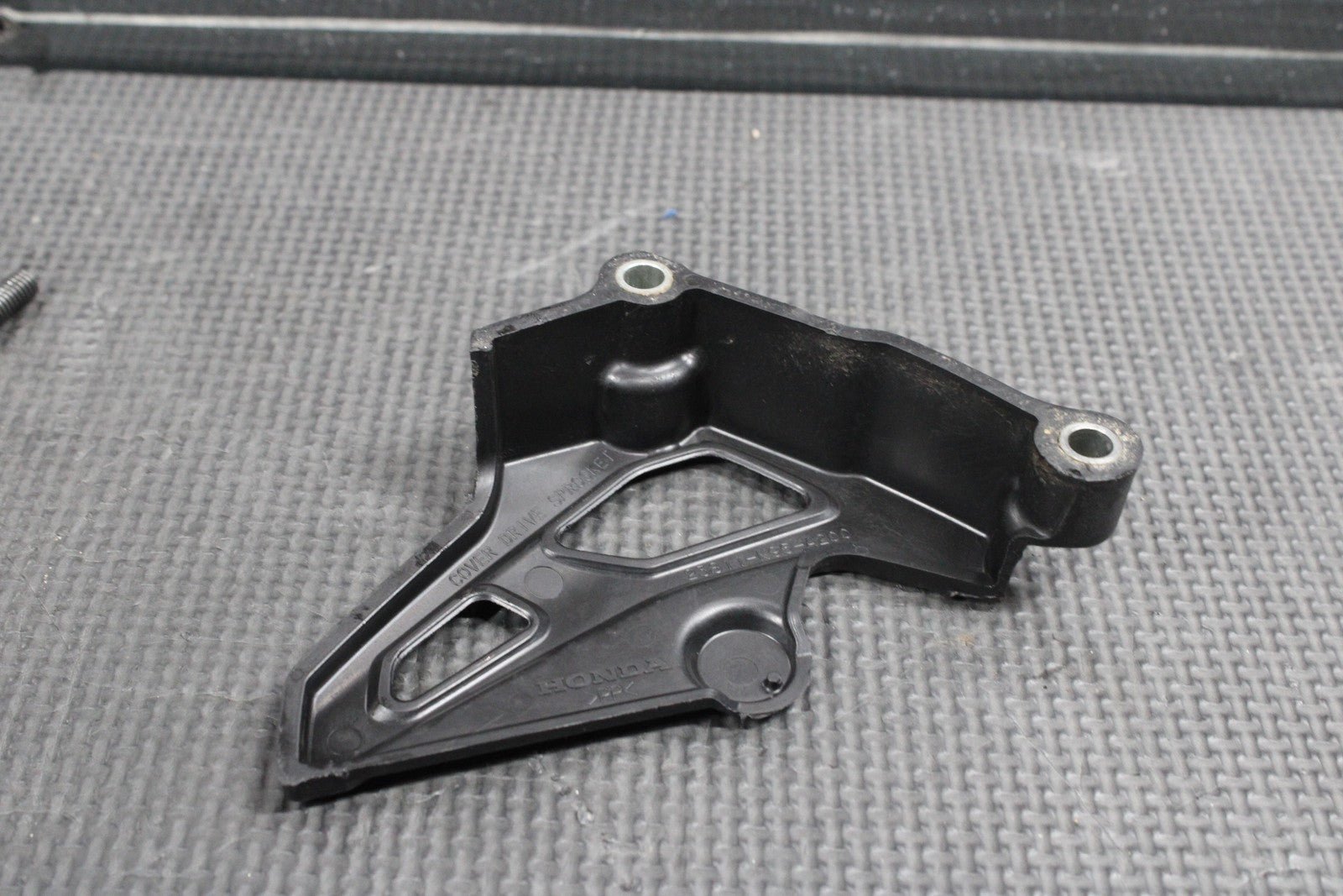 2018 HONDA CRF250R OEM MOTOR ENGINE FRONT SPROCKET COVER BOLT - hggarage