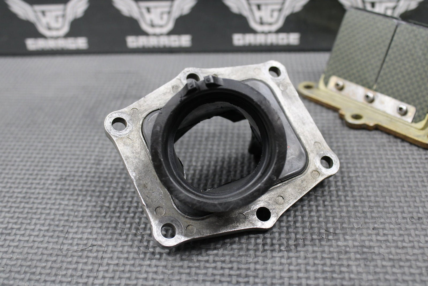 1995 1996 HONDA CR250R OEM INTAKE CARB BOOT INSULATOR REED BLOCK 16221 - KZ3 - B10 - hggarage