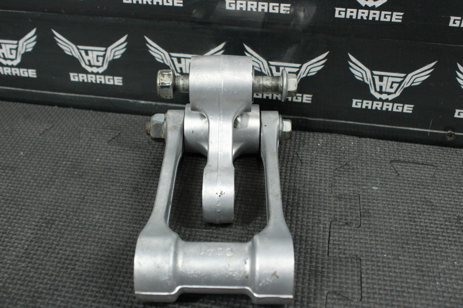 2004 HONDA CRF250R OEM REAR SHOCK LINKAGE LINKS RELAY ARM 52465 - KSK - 000 - hggarage