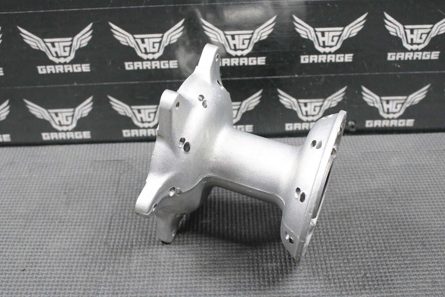 2000 97 - 00 SUZUKI RM125 RM250 OEM FRONT WHEEL HUB 54111 - 36E10 - hggarage