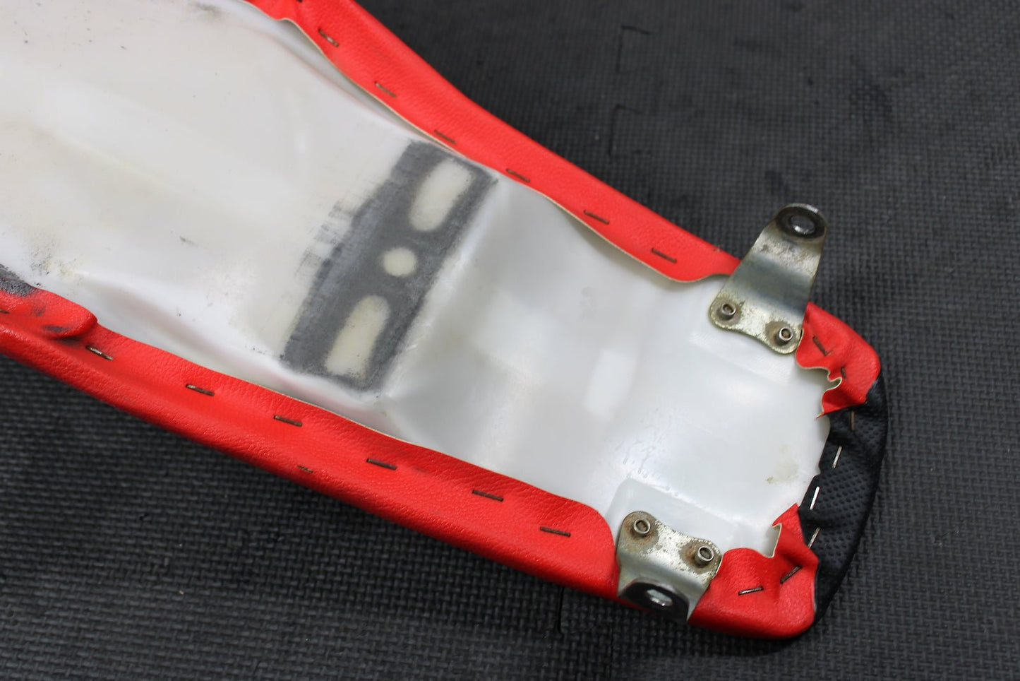 2006 HONDA CRF250R OEM SEAT SADDLE 77100 - KRN - A01 - hggarage
