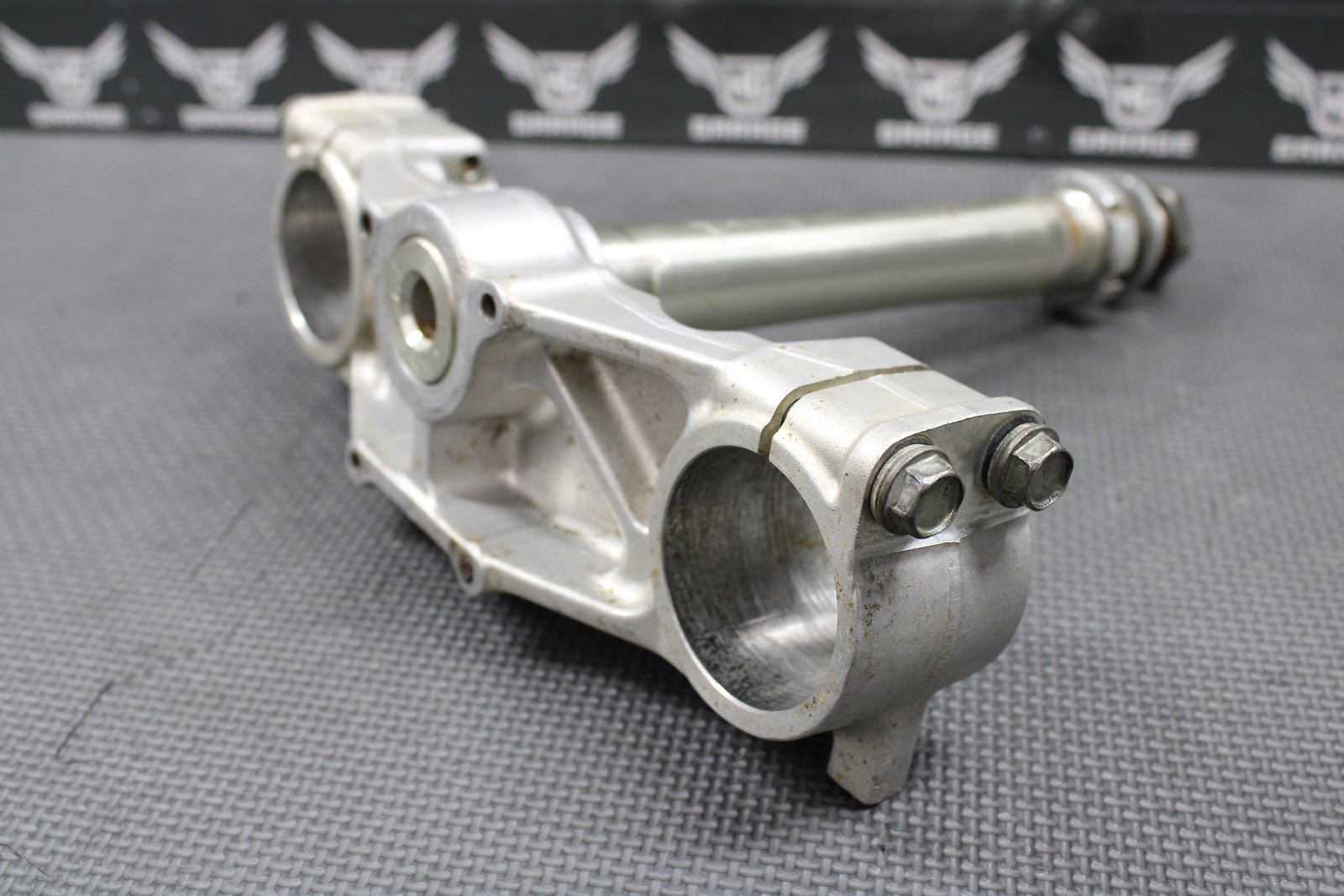 1997 SUZUKI 96 - 98 RM125 RM250 OEM FRONT FORKS CLAMP LOWER TRIPLE TREE STEM - hggarage