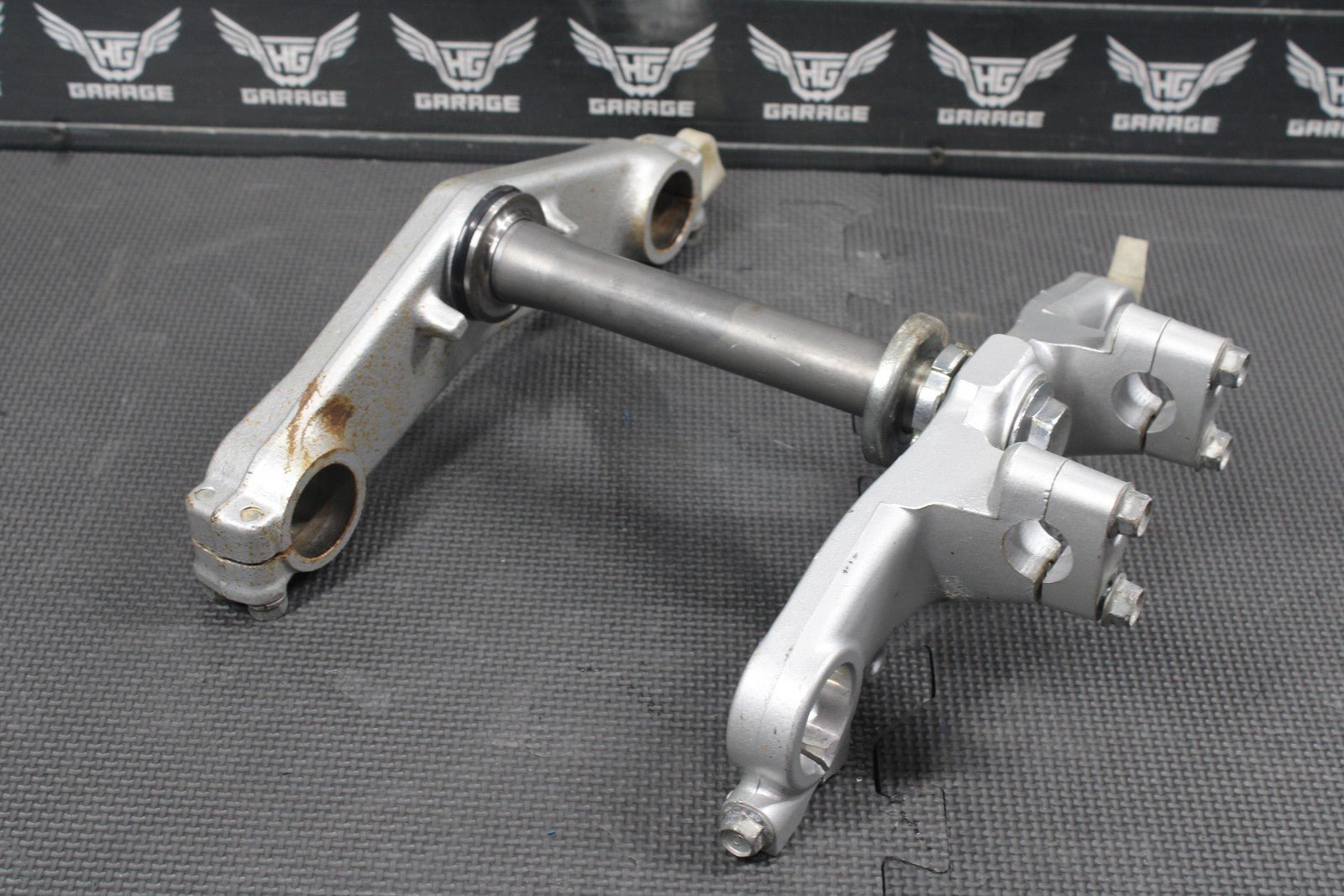 1987 YAMAHA TW200 OEM FRONT FORKS LOWER UPPER TRIPLE TREE STEM CLAMP ASSEMBLY - hggarage