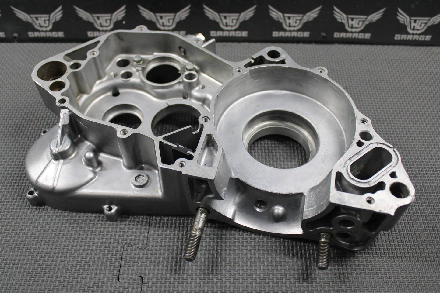 1995 93 - 96 HONDA CR250R OEM RIGHT ENGINE CRANKCASE CRANK CASE 11100 - KZ3 - 406 CRAC - hggarage