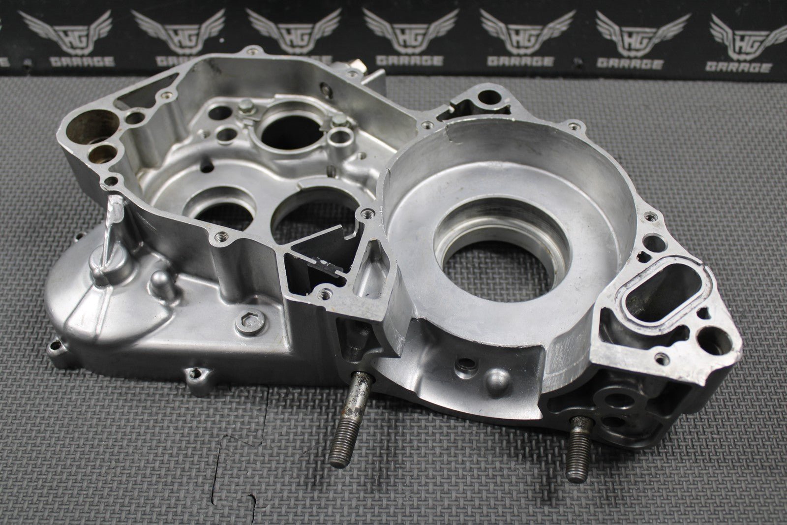 1995 93 - 96 HONDA CR250R OEM RIGHT ENGINE CRANKCASE CRANK CASE 11100 - KZ3 - 406 CRAC - hggarage