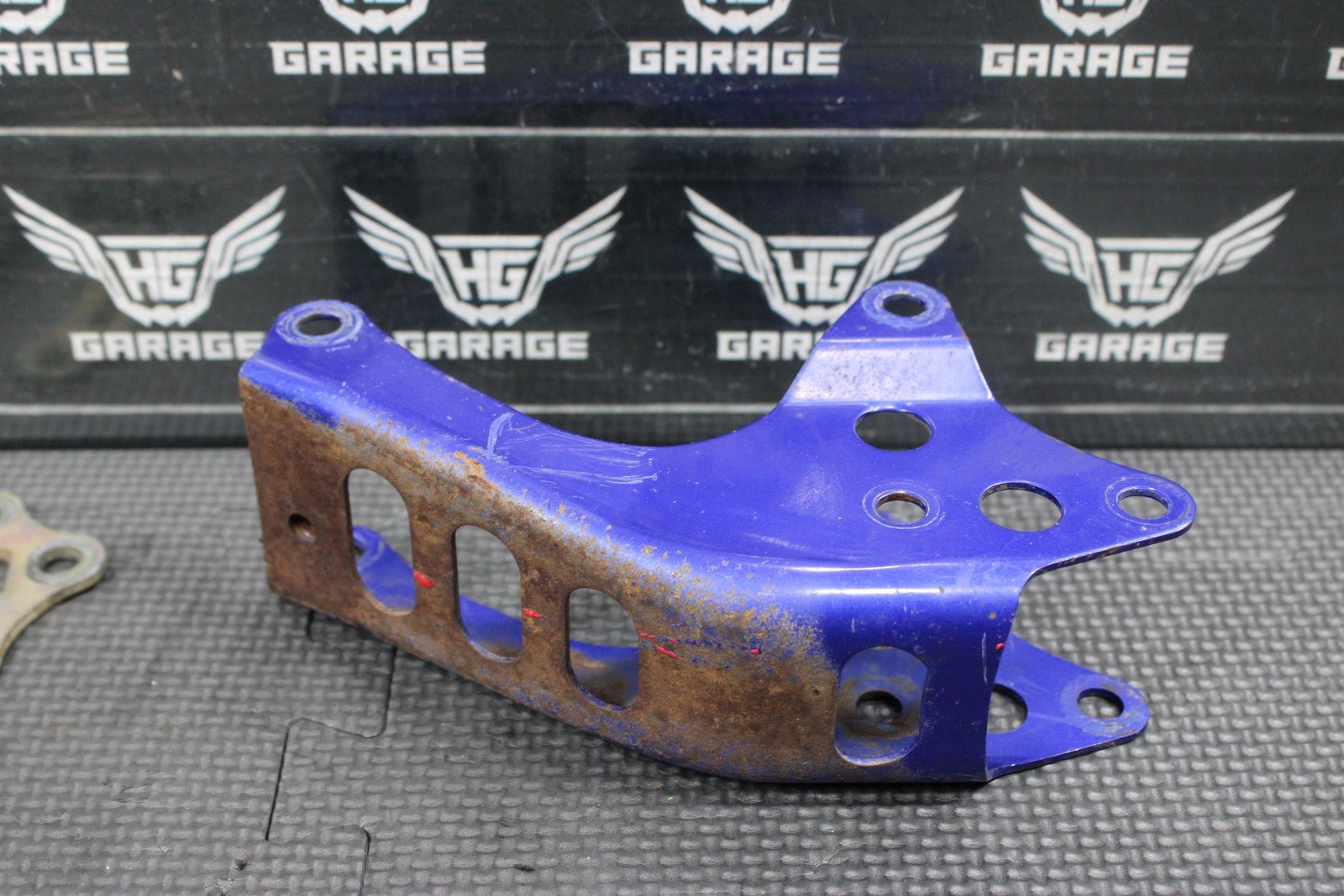 2000 YAMAHA 00 - 04 TTR125L OEM ENGINE MOTOR MOUNT STAY BRACKETS - hggarage