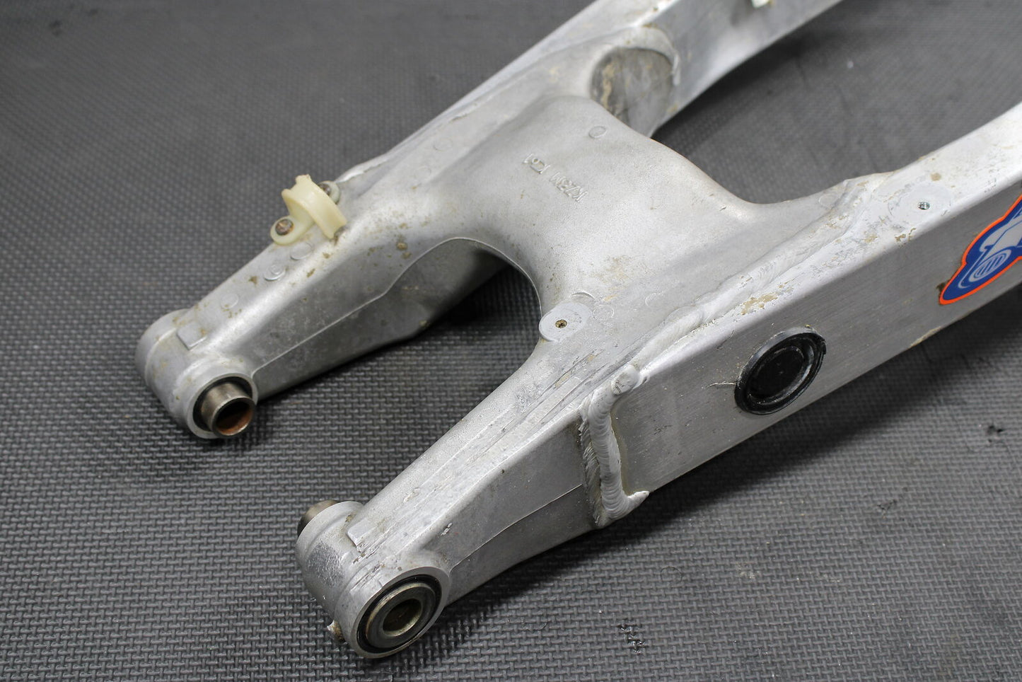 1997 HONDA CR125R OEM SWINGARM SWING ARM SUSPENSION 52200-KZ4-B00