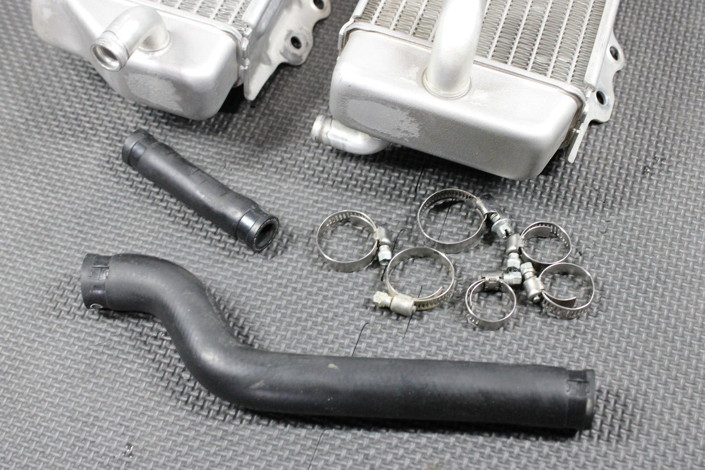2005 YAMAHA 03 - 05 YZ450F OEM LEFT RIGHT ENGINE COOLING COOLER RADIATORS MINT! - hggarage
