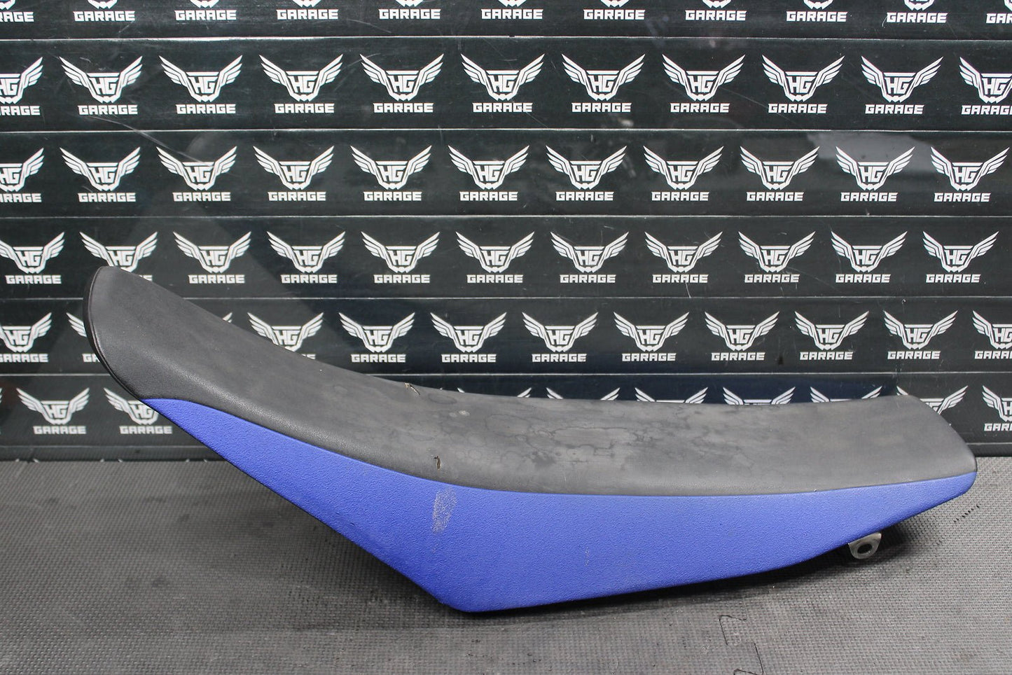 2006 Yamaha YZ450F OEM Seat Saddle 5XC - 24710 - 91 - 00 - hggarage