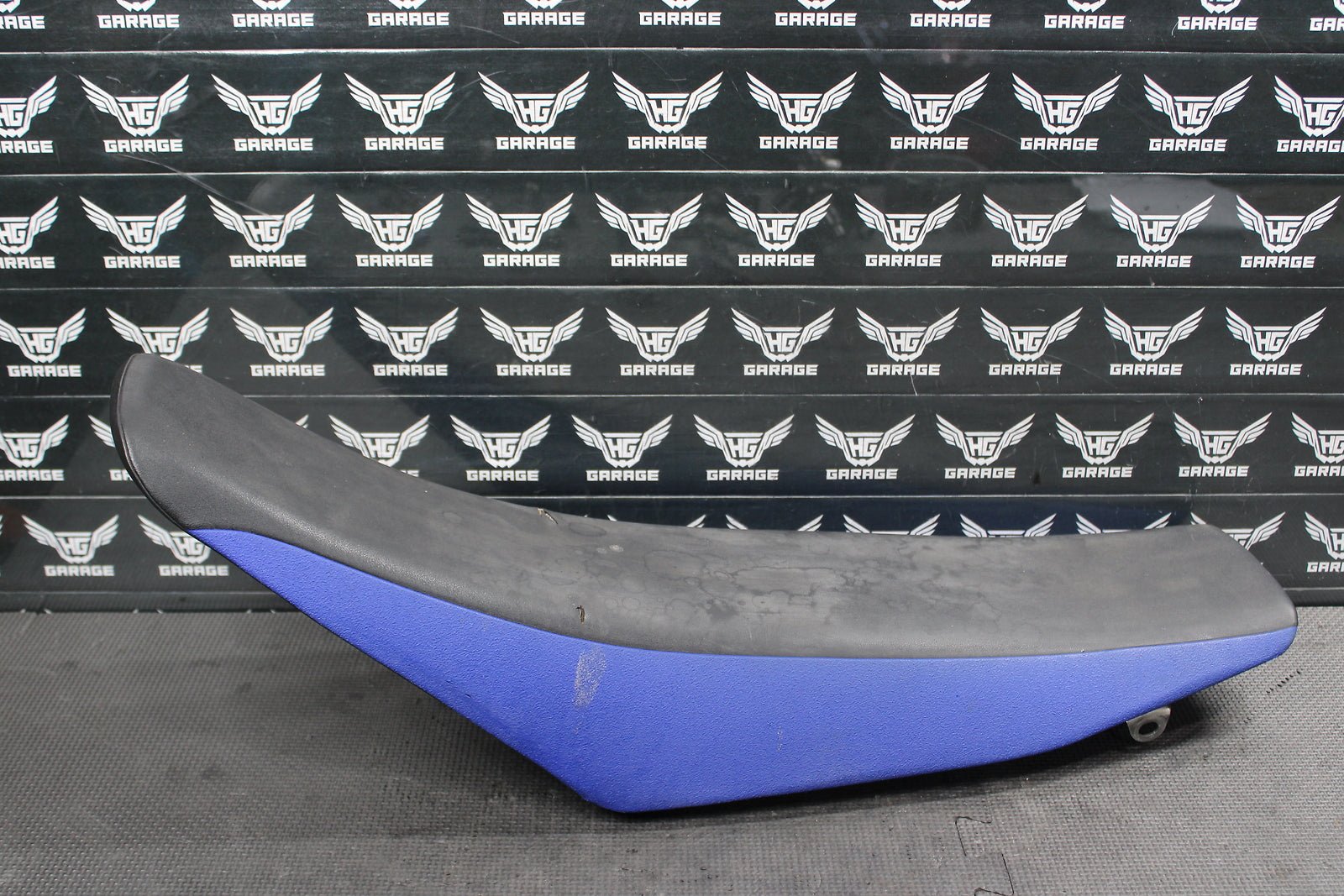 2006 Yamaha YZ450F OEM Seat Saddle 5XC - 24710 - 91 - 00 - hggarage