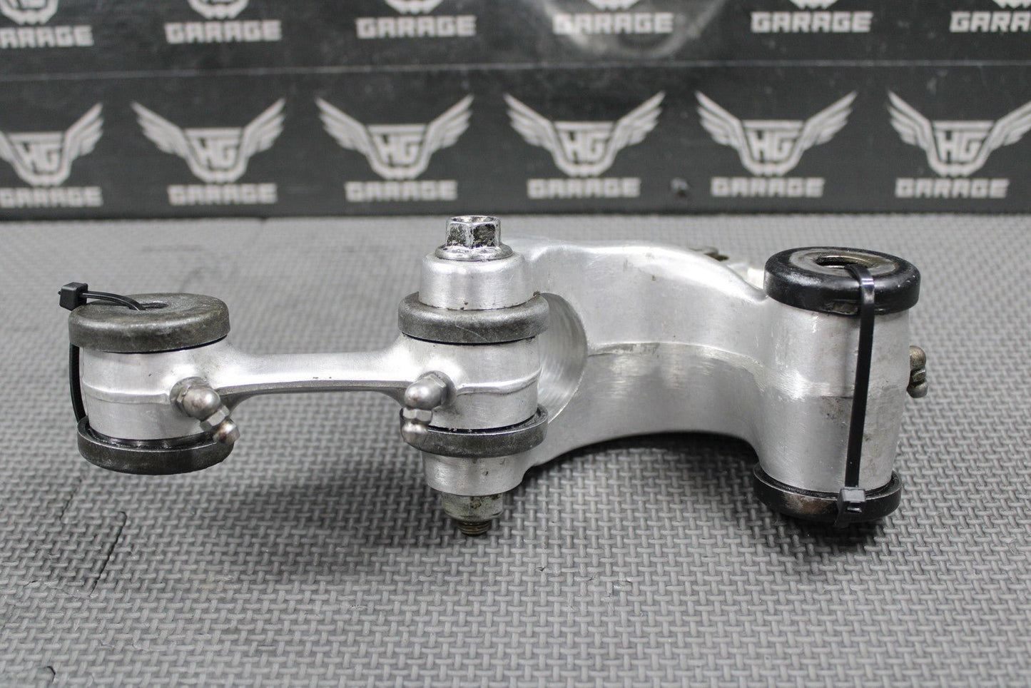 1991 HONDA 86 - 95 XR250R OEM REAR SHOCK LINKAGE ARM BOLTS 52460 - KN5 - 000 NICE! - hggarage