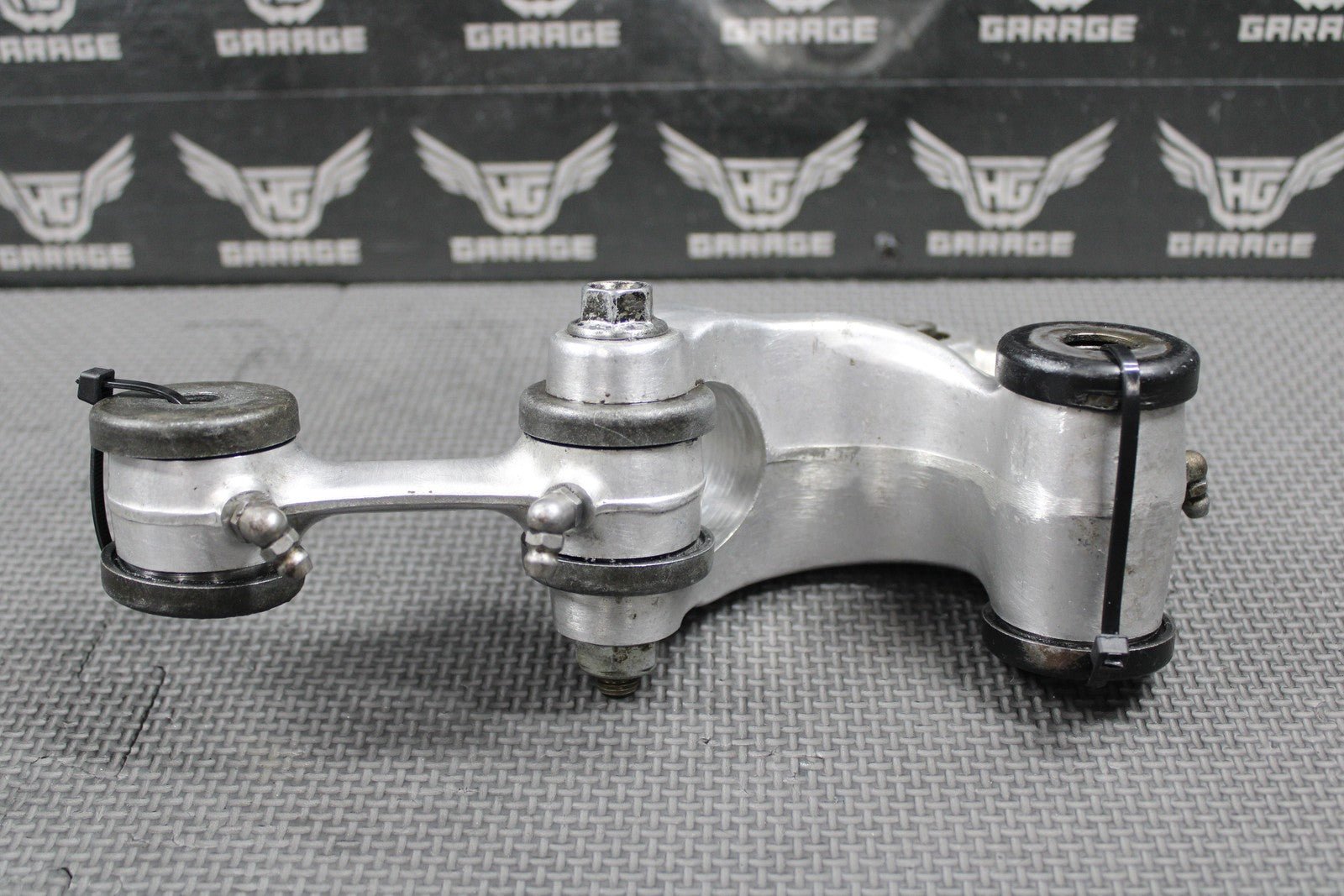 1991 HONDA 86 - 95 XR250R OEM REAR SHOCK LINKAGE ARM BOLTS 52460 - KN5 - 000 NICE! - hggarage