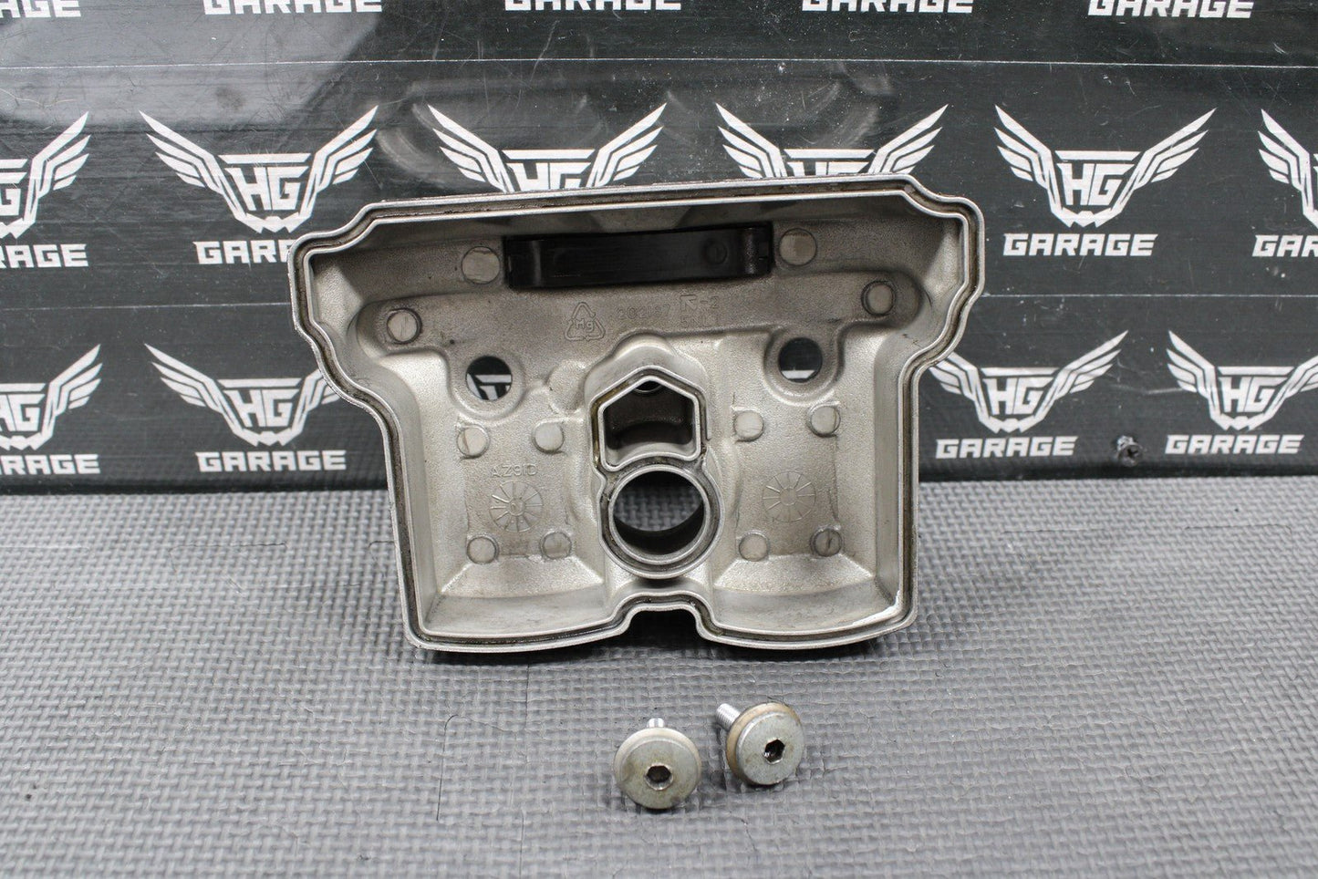 2010 2011 YAMAHA YZ250F OEM ENGINE CYLINDER HEAD VALVE COVER 17D - 11102 - 10 - 00 - hggarage