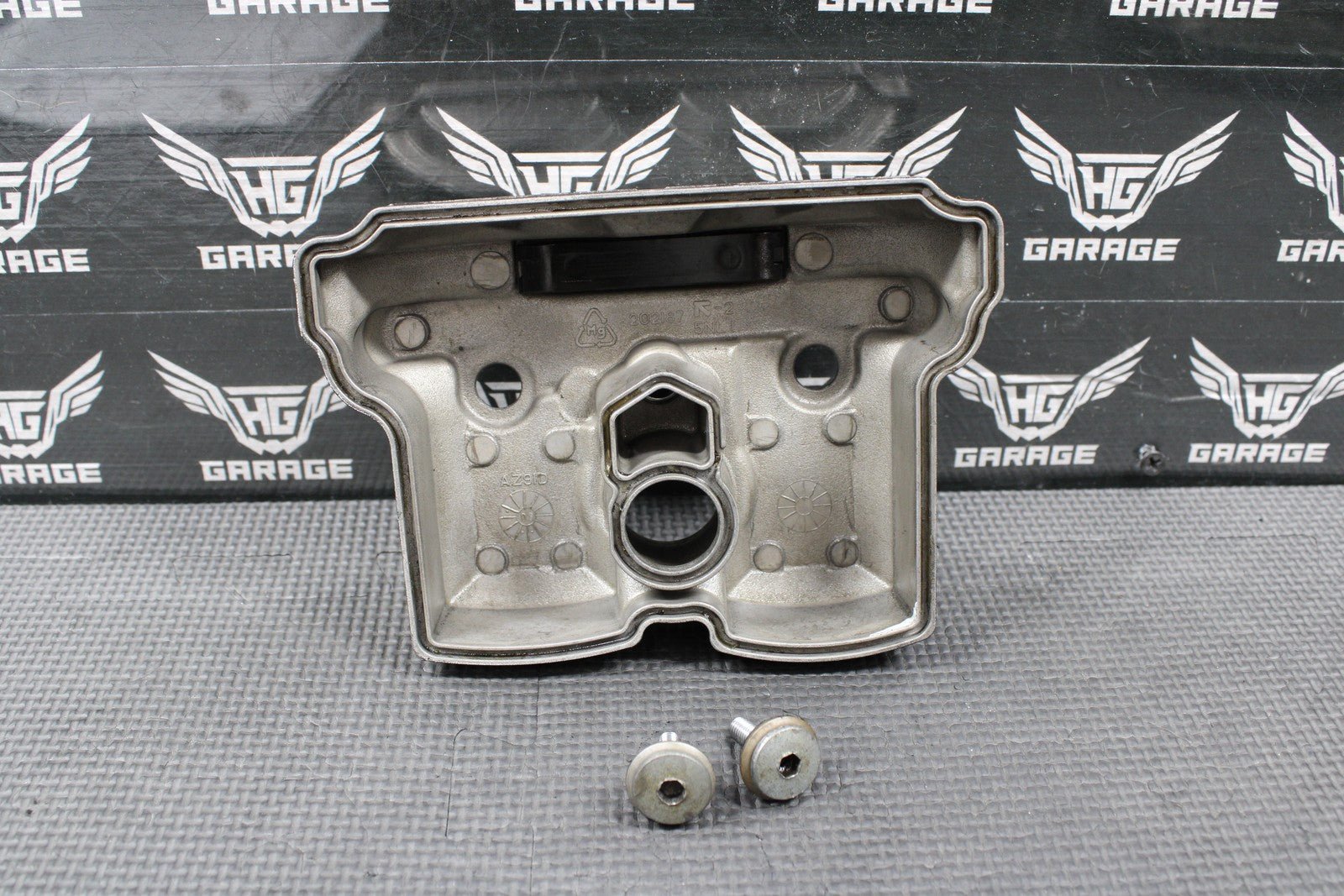 2010 2011 YAMAHA YZ250F OEM ENGINE CYLINDER HEAD VALVE COVER 17D - 11102 - 10 - 00 - hggarage