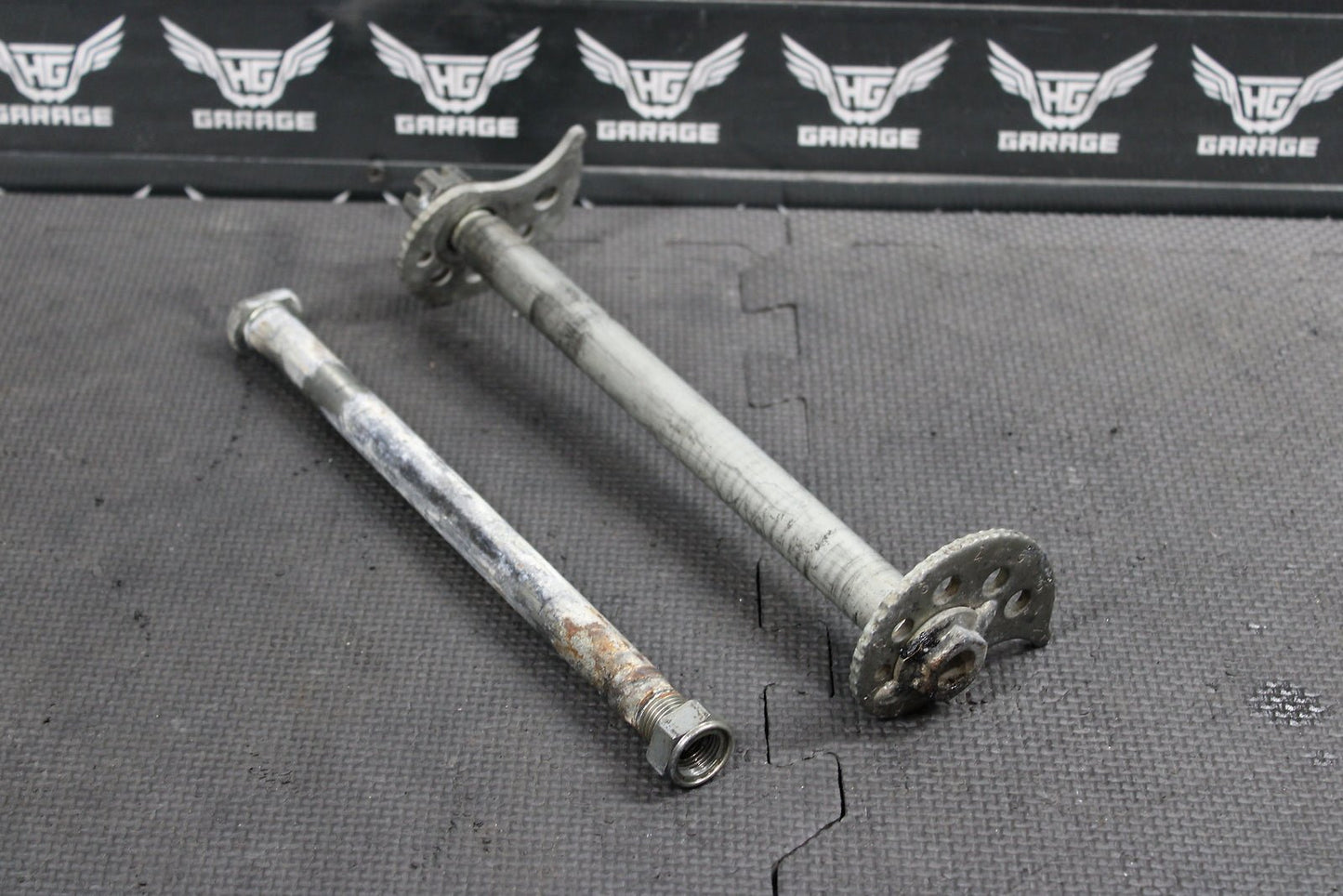 2004 SUZUKI DRZ250 01 - 07 DRZ250 OEM REAR AXLE SWINGARM PIVOT BOLT - hggarage