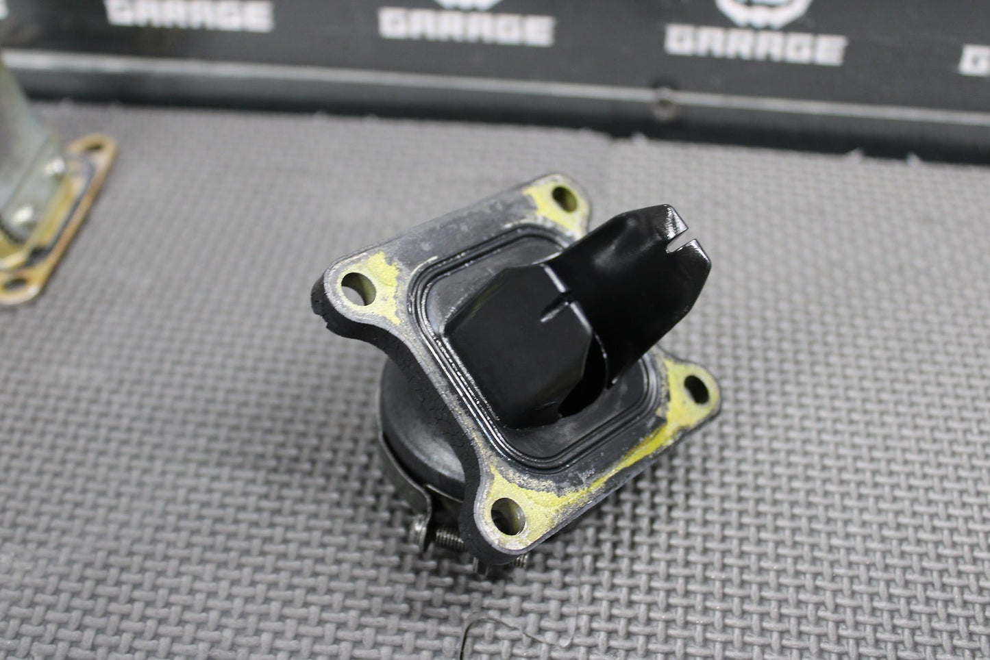 2008 KAWASAKI KX100 KX112 KX85 OEM INTAKE REED BLOCK ASSEMBLY 16065 - 1372 - hggarage