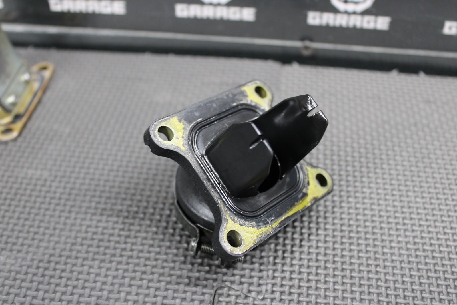 2008 KAWASAKI KX100 KX112 KX85 OEM INTAKE REED BLOCK ASSEMBLY 16065 - 1372 - hggarage