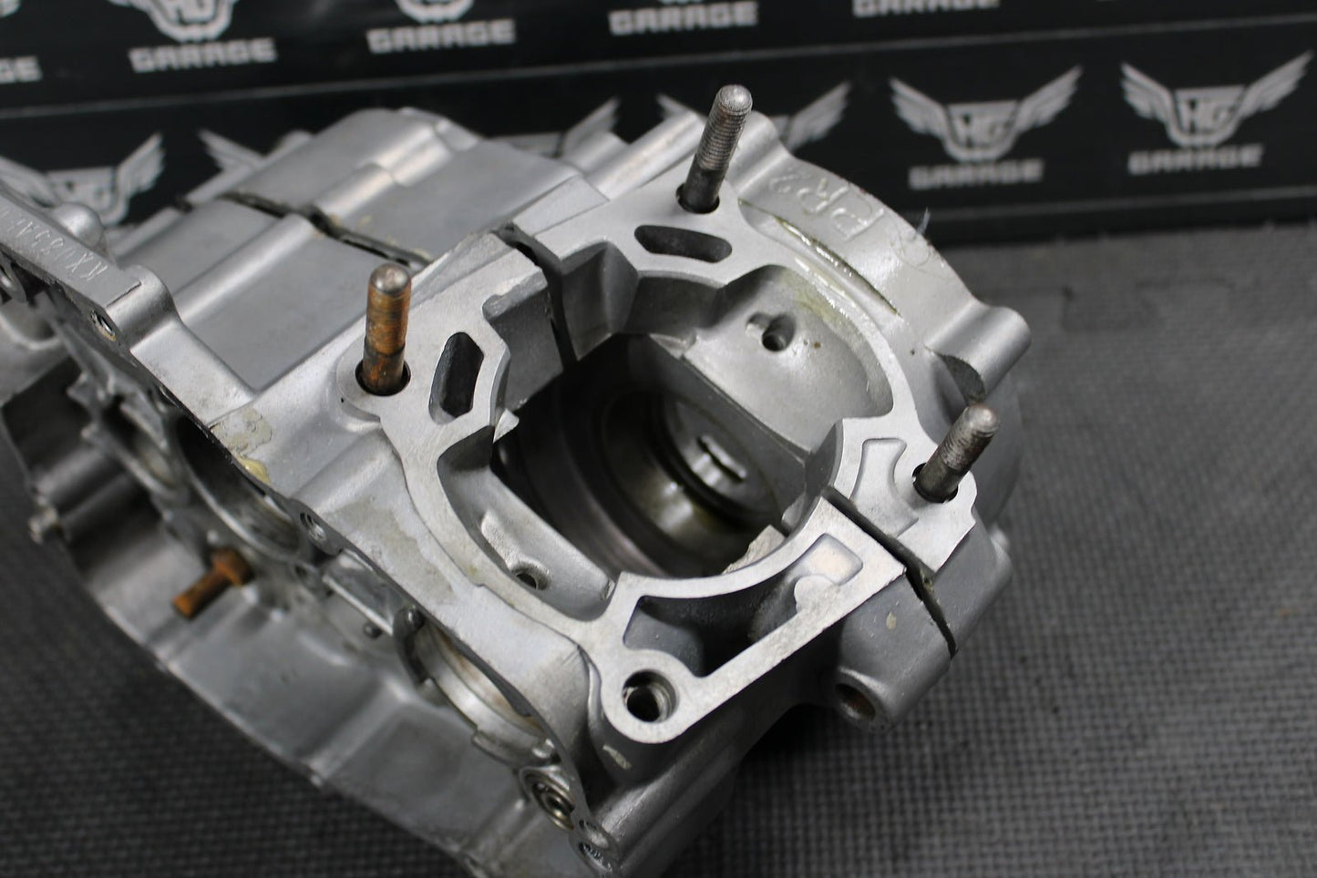 2001 KAWASAKI 01 - 05 KX100 KX85 OEM LEFT RIGHT ENGINE MOTOR CRANKCASE CRANK CASES - hggarage