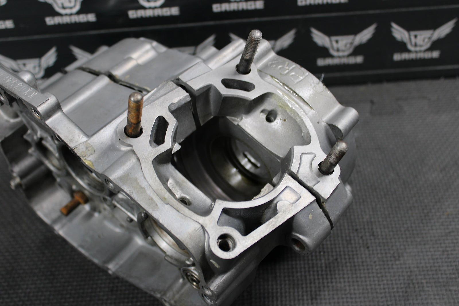 2001 KAWASAKI 01 - 05 KX100 KX85 OEM LEFT RIGHT ENGINE MOTOR CRANKCASE CRANK CASES - hggarage