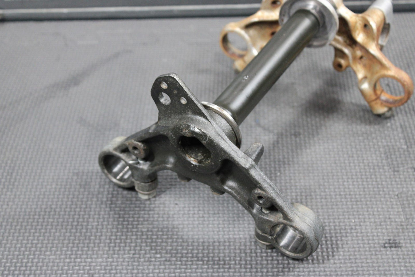 1997 94 - 97 YAMAHA RT100 OEM FRONT FORKS LOWER UPPER TRIPLE TREE STEM CLAMP - hggarage