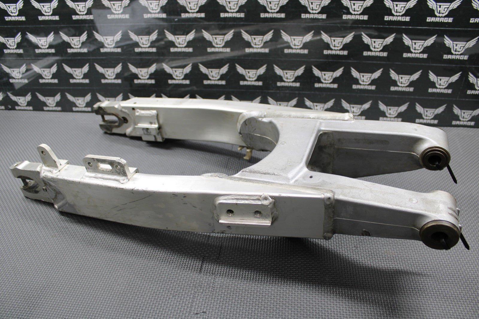 1995 SUZUKI RMX250 MODEL S OEM SWINGARM SWING ARM REAR SUSPENSION 61000 - 29E30 - hggarage