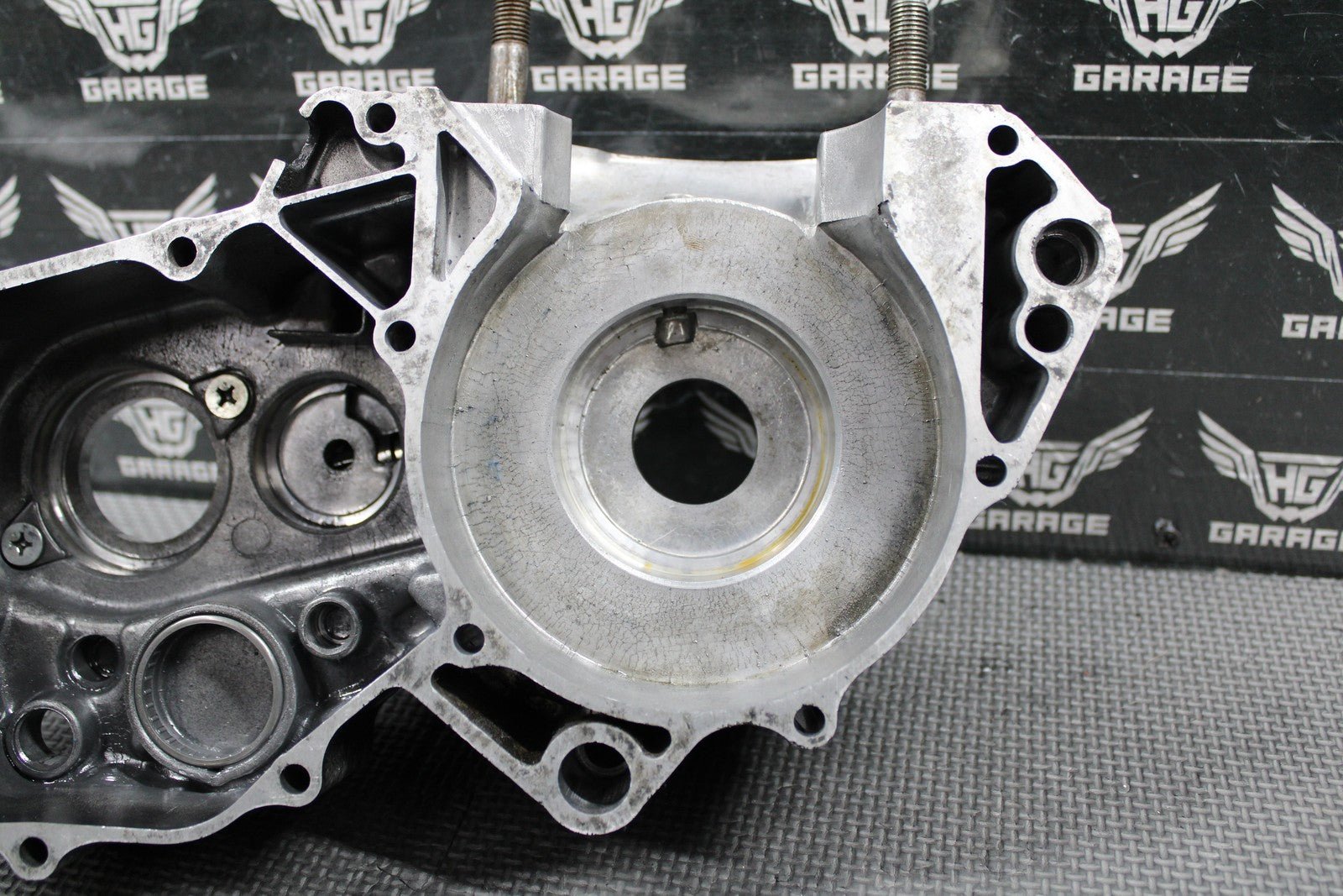1988 HONDA CR250R OEM LEFT ENGINE MOTOR CRANKCASE CRANK CASE 112A0 - KS7 - 831 NICE! - hggarage
