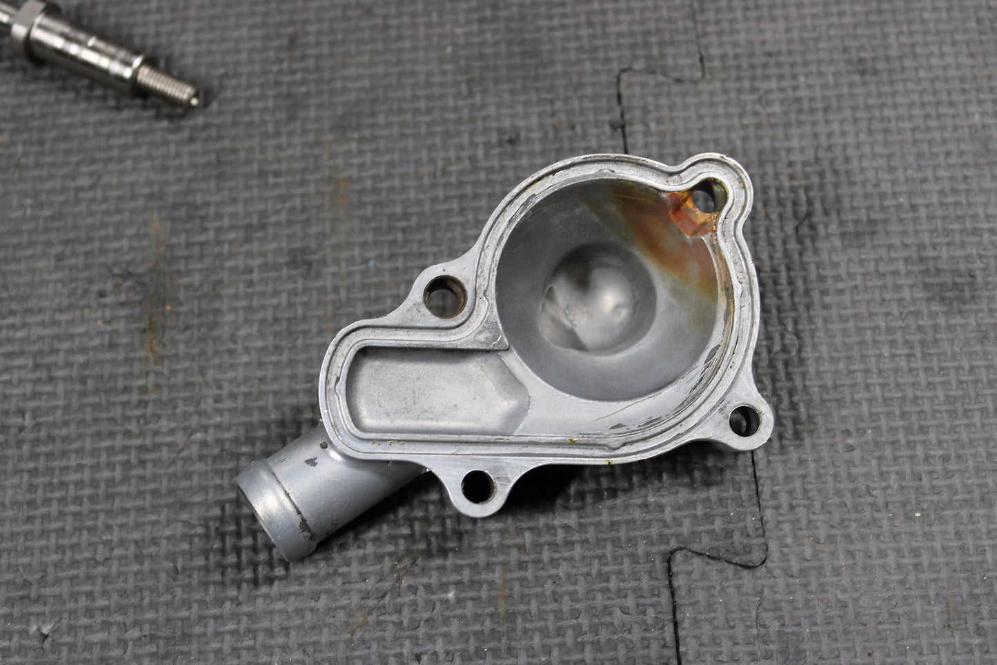 2002 HONDA CRF450R OEM ENGINE WATER PUMP HOUSING COVER 19221 - MEB - 670 - hggarage