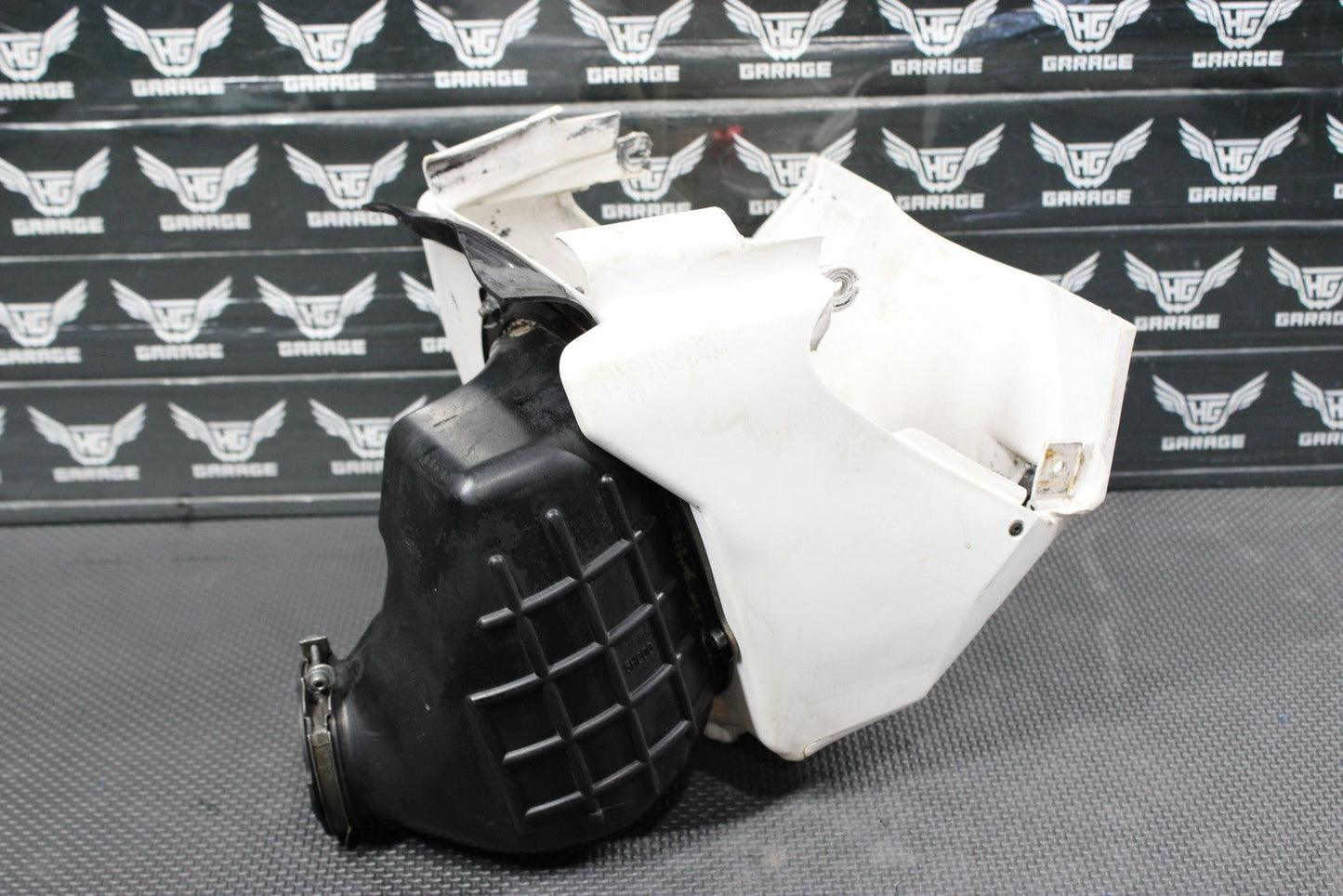 2001 YAMAHA YZ250 OEM AIRBOX INTAKE AIR CLEANER CASE 4SS - 14401 - 02 - 00 - hggarage