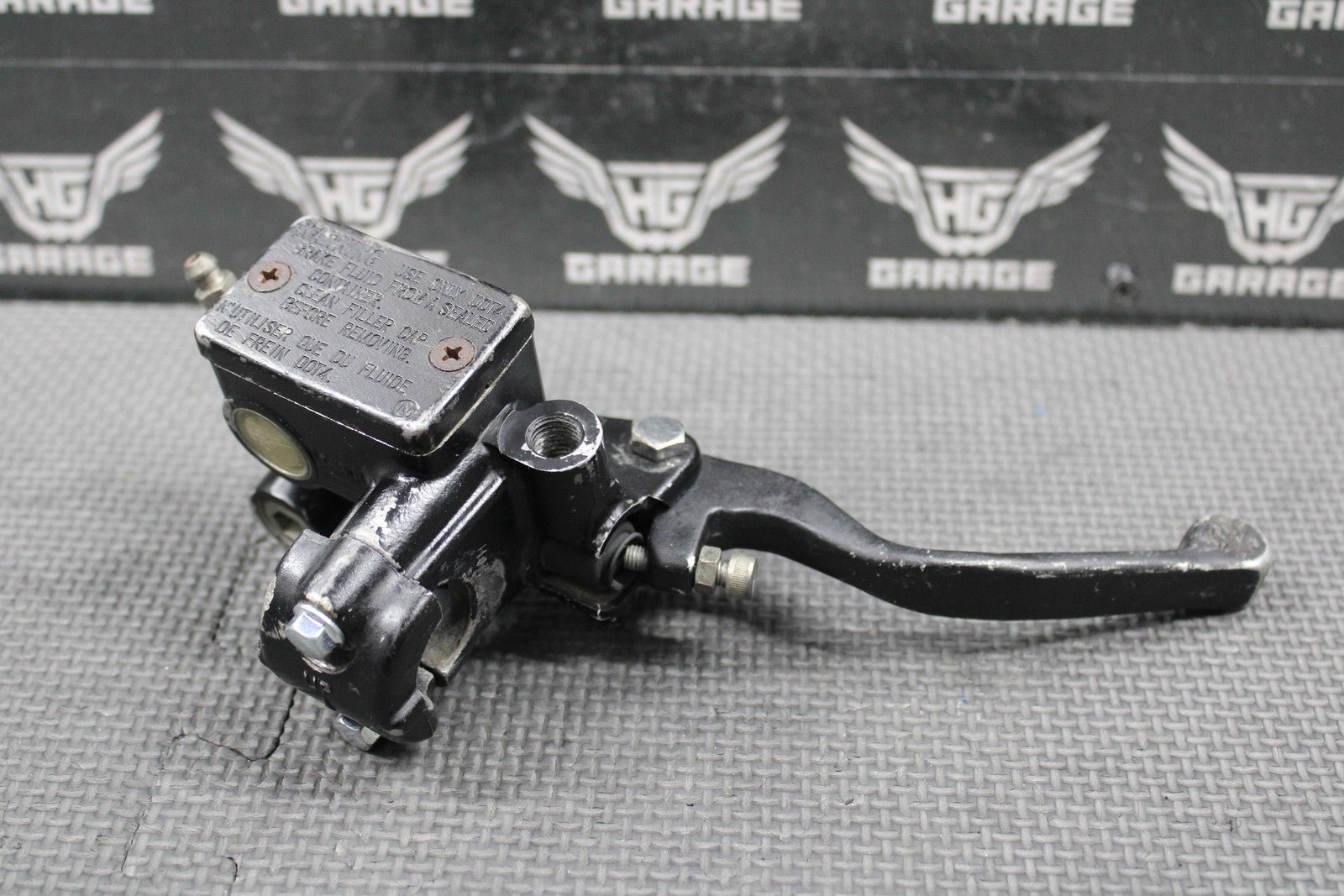 1989 HONDA 86 - 90 XR250R 87 - 90 XR600R OEM FRONT BRAKE MASTER CYLINDER W/ LEVER - hggarage