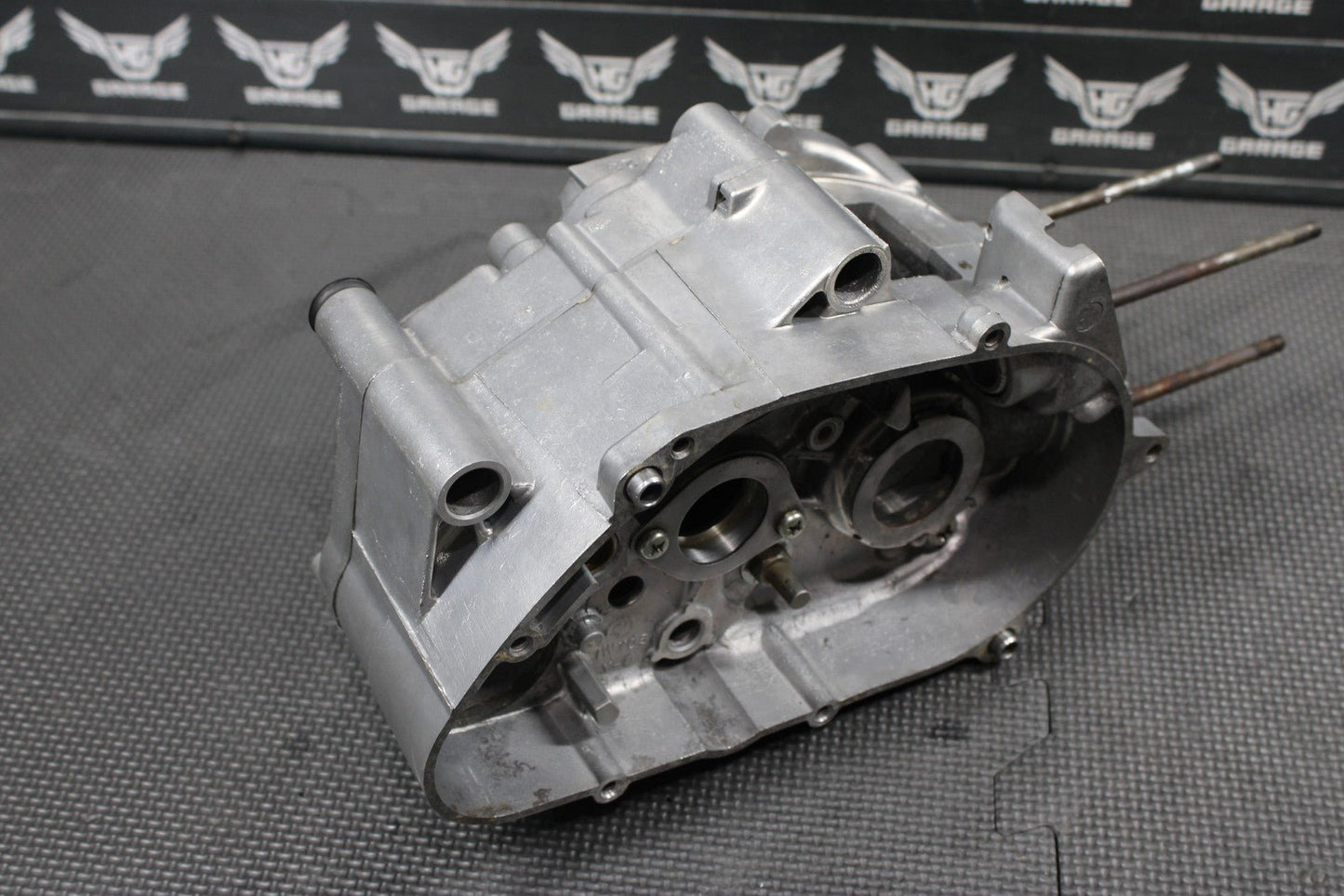 1985 YAMAHA PW80 OEM LEFT RIGHT ENGINE MOTOR CRANKCASE SET CASES BLOCK - hggarage