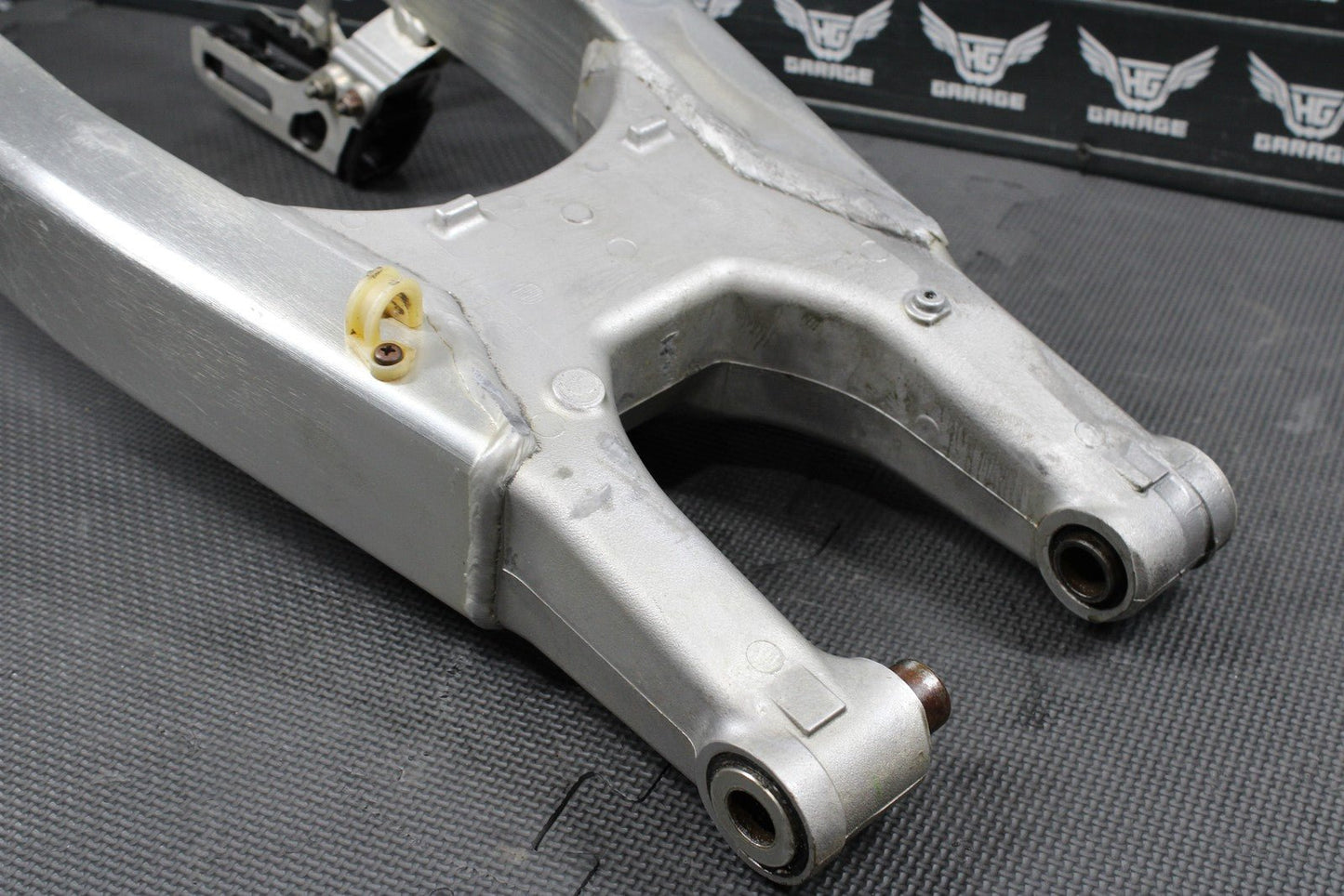 2006 HONDA CRF250R OEM SWINGARM SWING ARM SUSPENSION 52200 - KRN - 840 - hggarage