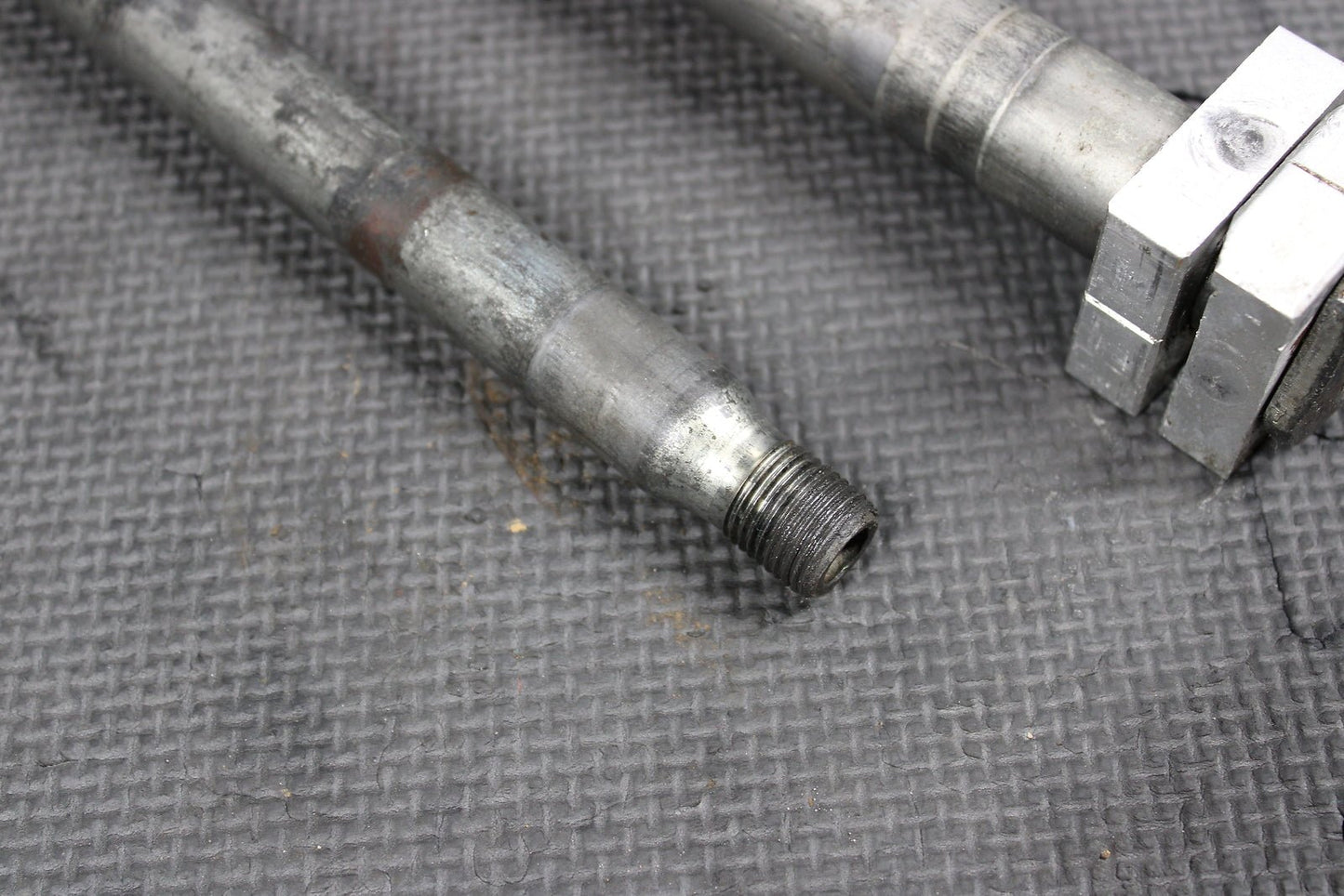 2002 HONDA CRF450R OEM FRONT WHEEL RIM AXLE PIVOT BOLT REAR AXLE - hggarage