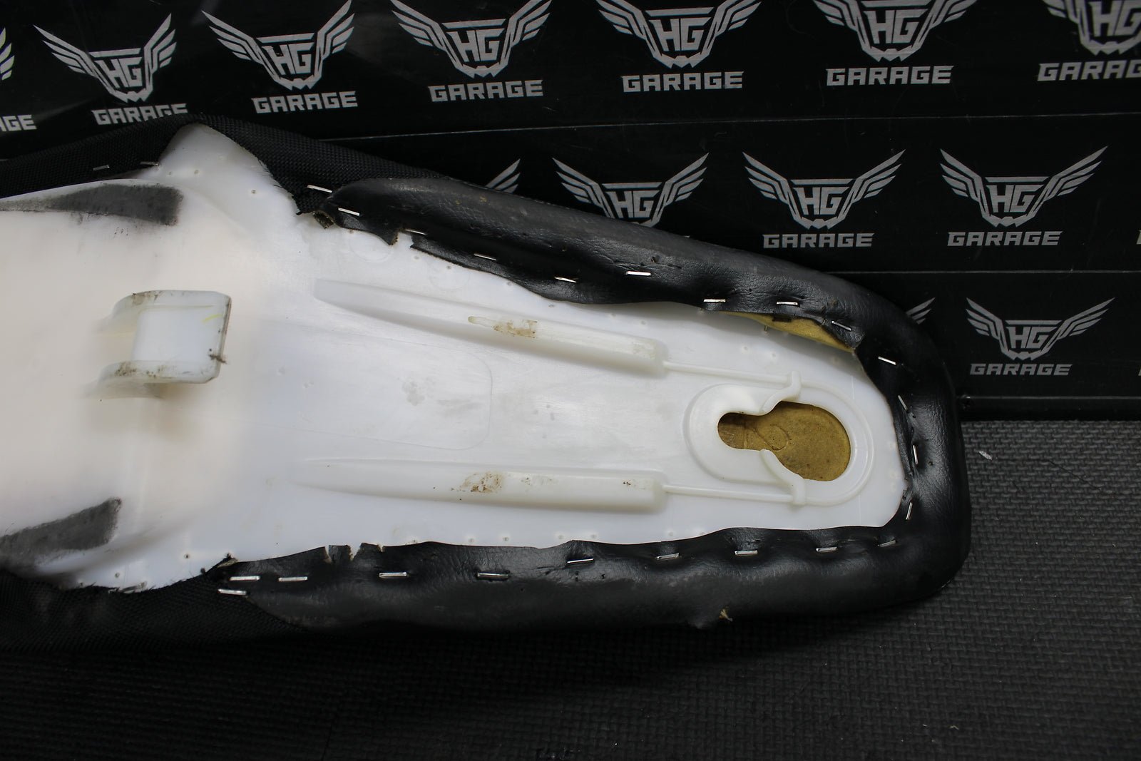2007 YAMAHA YZ250F YZ450F OEM SEAT SADDLE CUSHION ASSEMBLY 2S2 - 24710 - 81 - 00 - hggarage