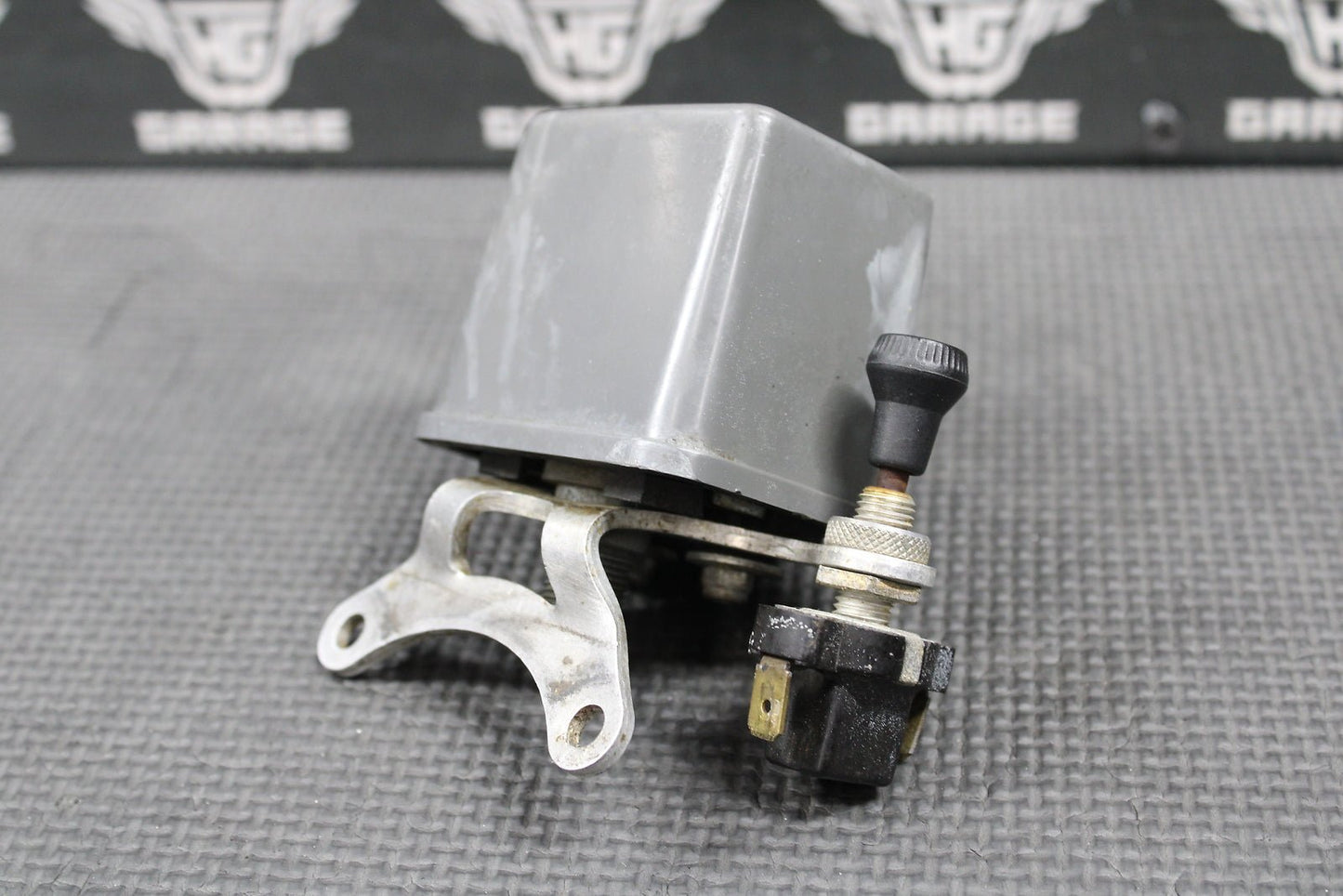 1995 KTM 250 EXC OEM ODOMETER MILE COUNTER & BRACKET 54611120200 58011180000 - hggarage