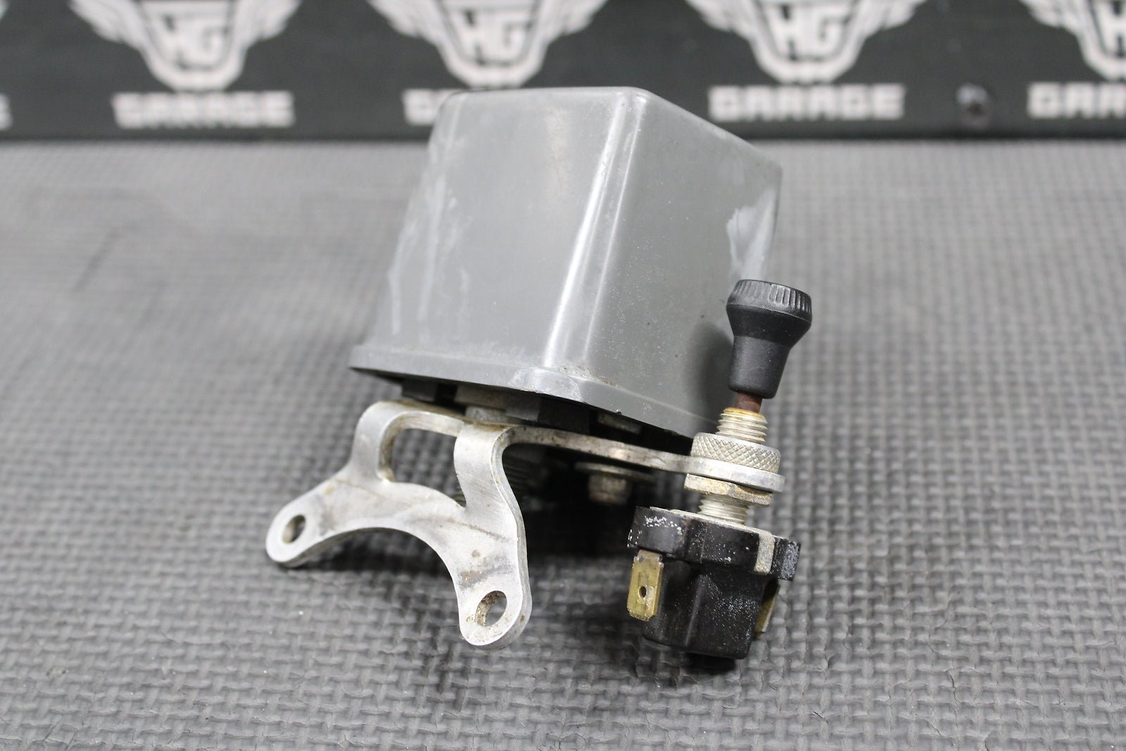 1995 KTM 250 EXC OEM ODOMETER MILE COUNTER & BRACKET 54611120200 58011180000 - hggarage