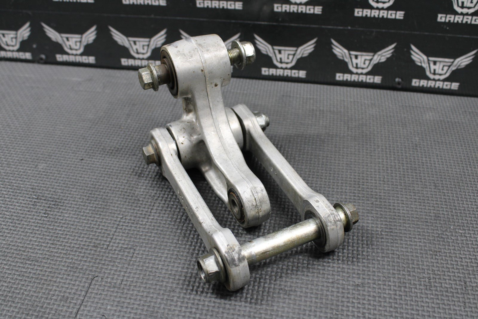 1999 98 - 99 SUZUKI RM125 OEM REAR SHOCK SWINGARM LINKAGE LINKS LEVER 62600 - 37820 - hggarage