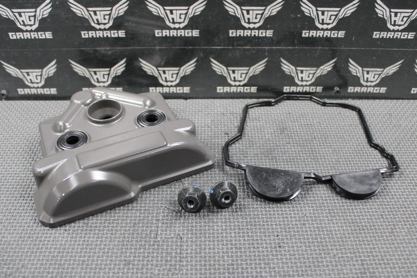 2020 SUZUKI 17 - 25 RMZ250 OEM CYLINER HEAD VALVE COVER & BOLTS 11171 - 49H01 NICE - hggarage
