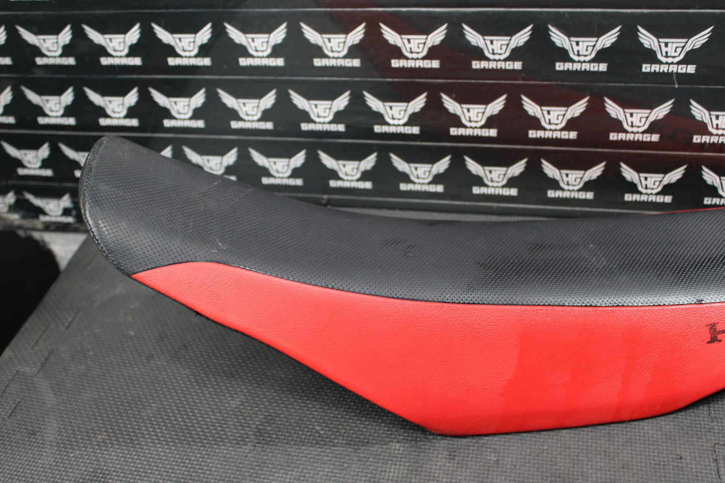 2006 HONDA CRF250R OEM SEAT SADDLE 77100 - KRN - A01 - hggarage